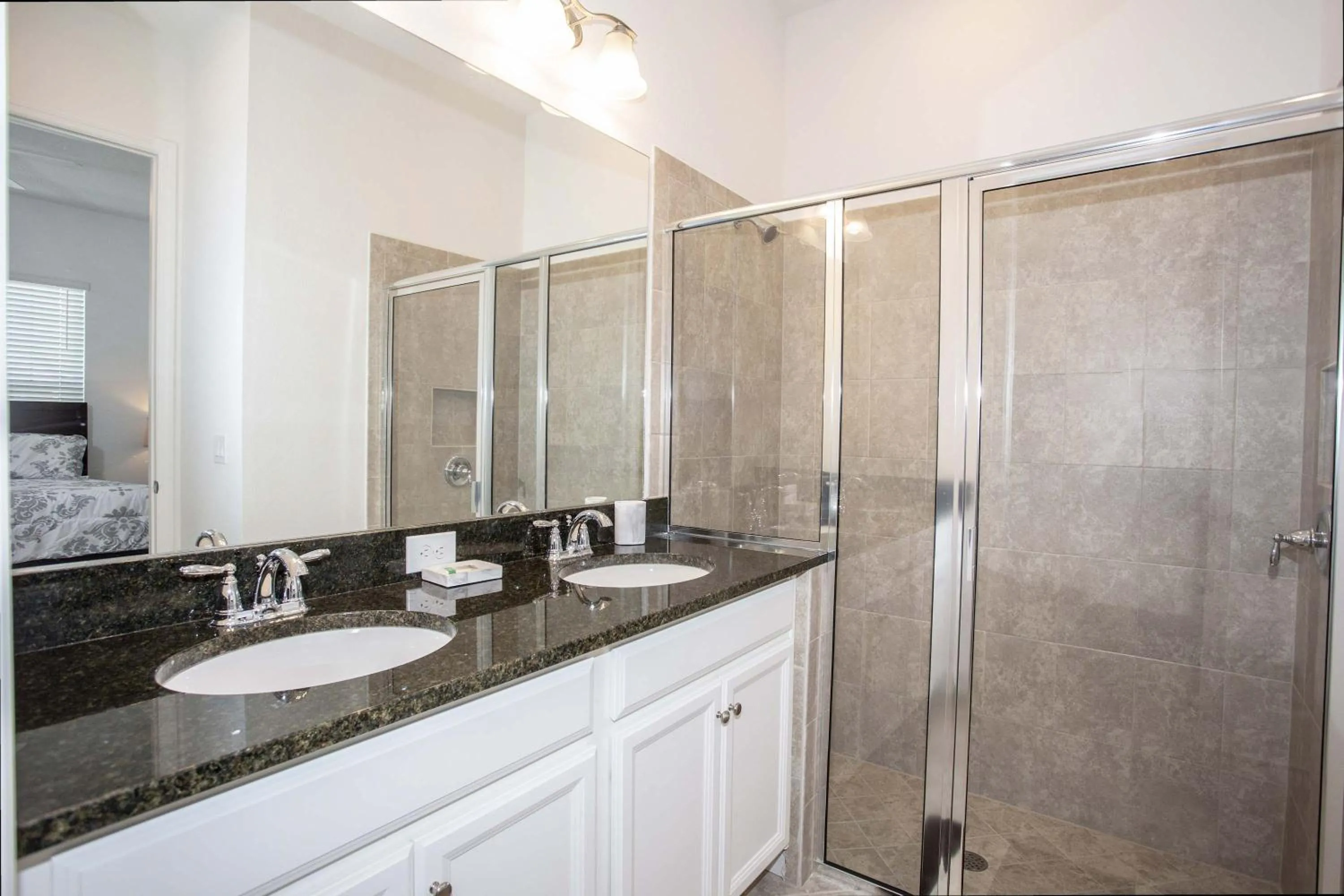 Stunning 5 Bd Home w/ Pool Close to Disney 174