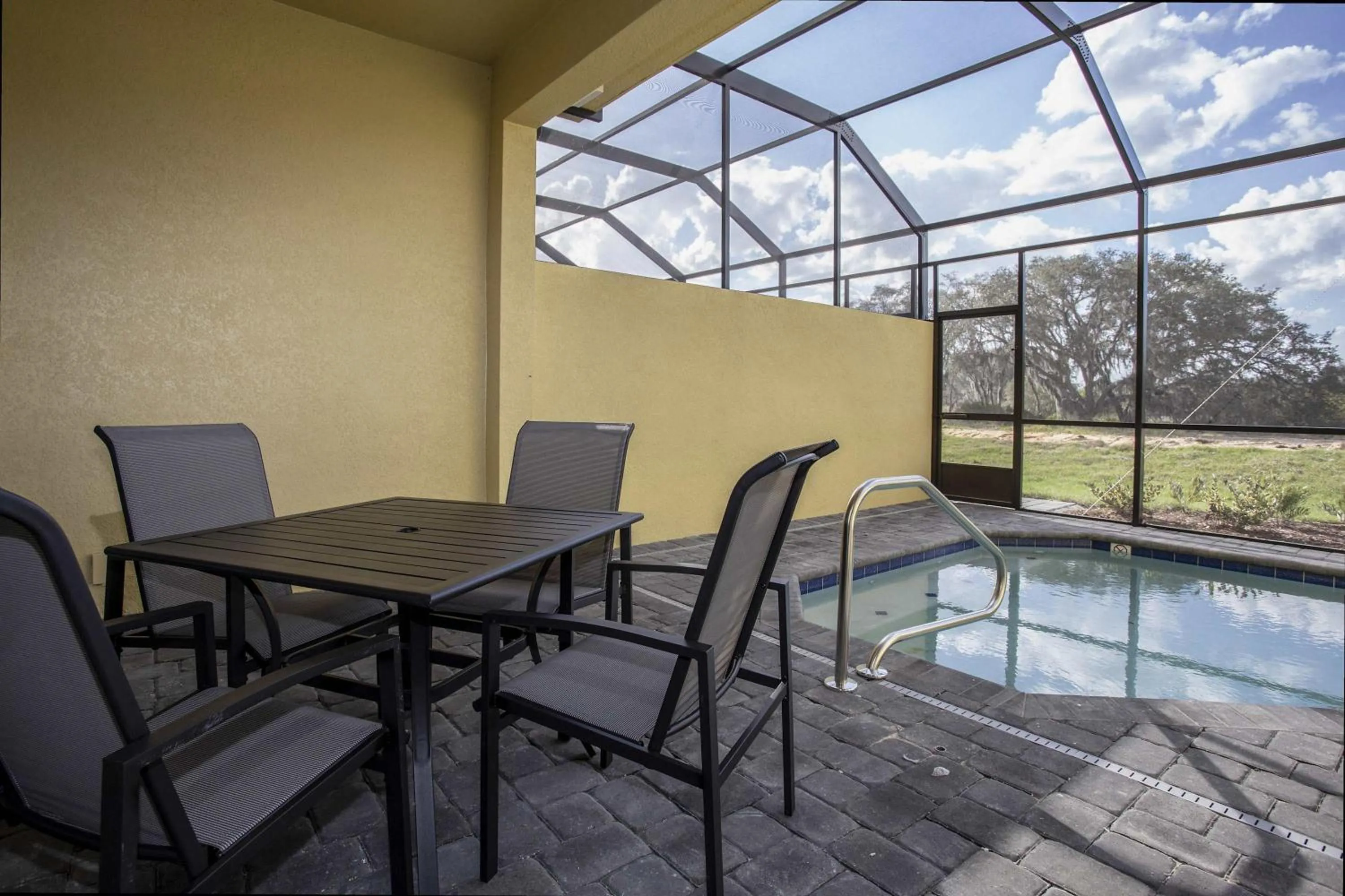 Stunning 5 Bd Home w/ Pool Close to Disney 174