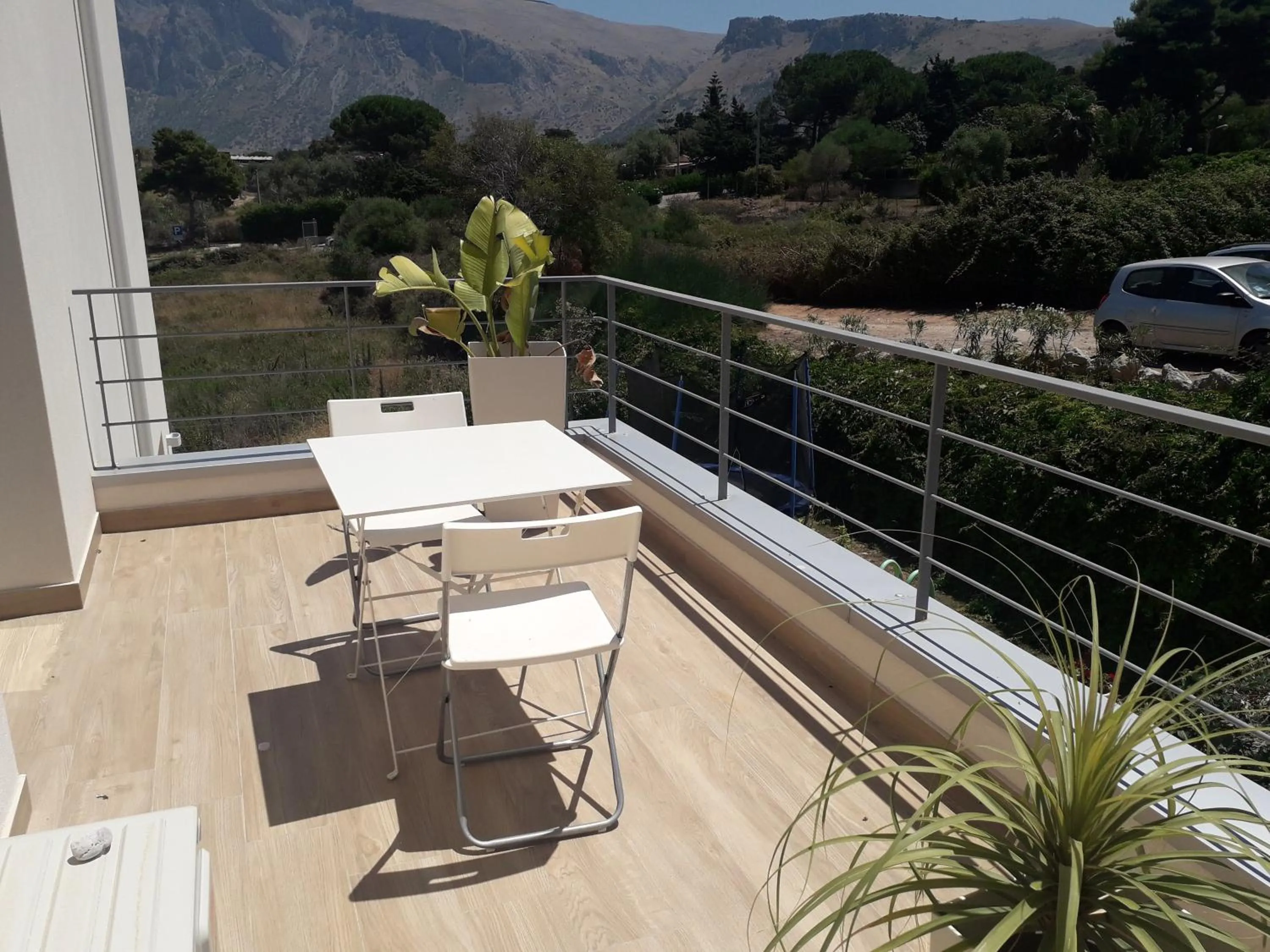 Inner courtyard view in Zabbàra B&B