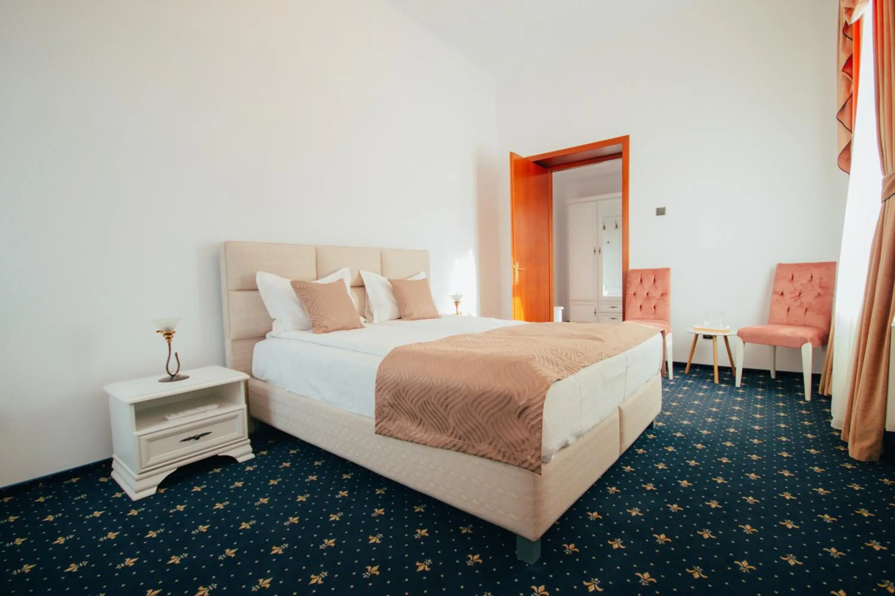 Double Room in Hotel Carol - Vatra Dornei Double Room in Hotel Carol - Vatra Dornei