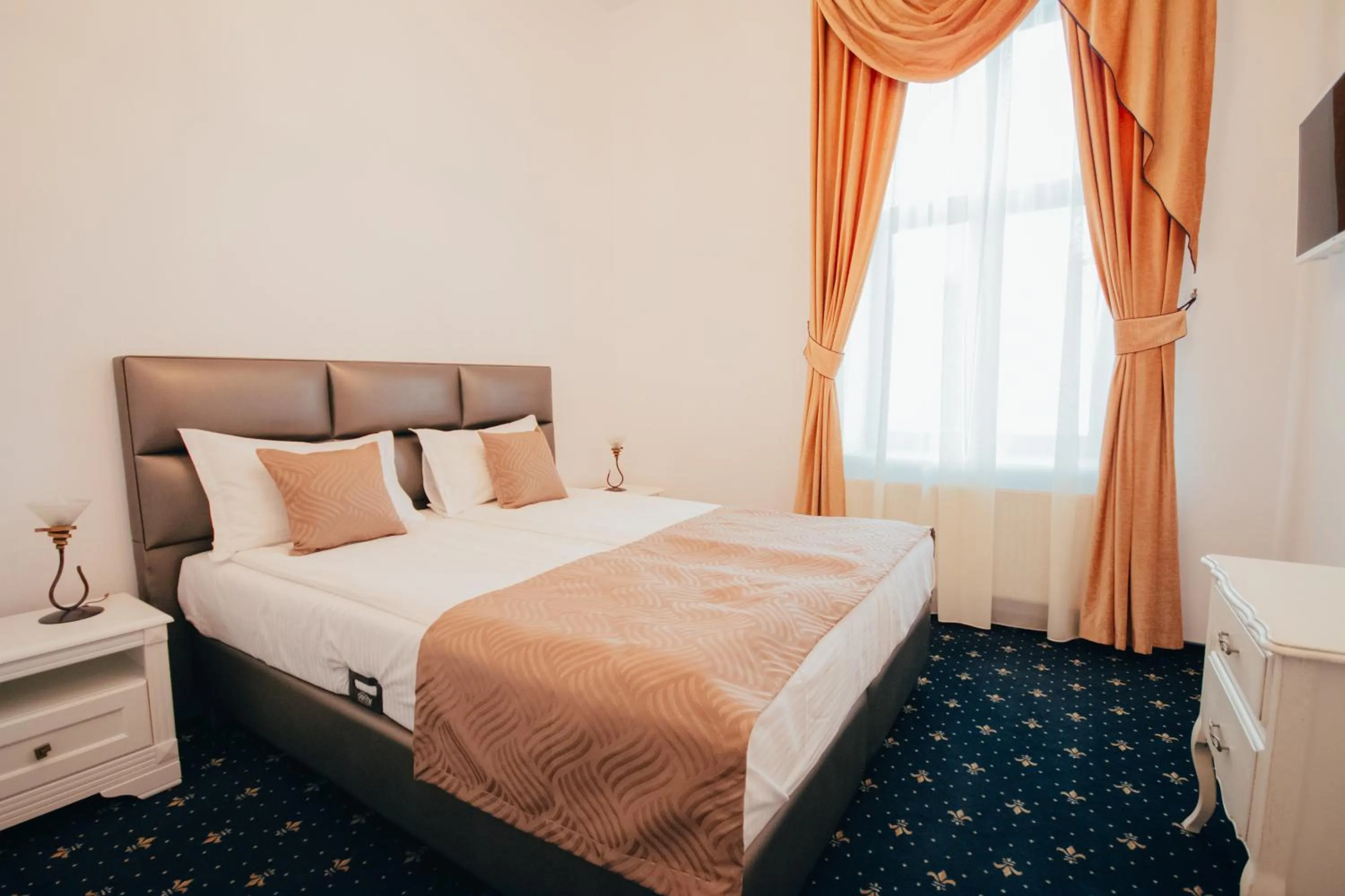Bed in Hotel Carol - Vatra Dornei