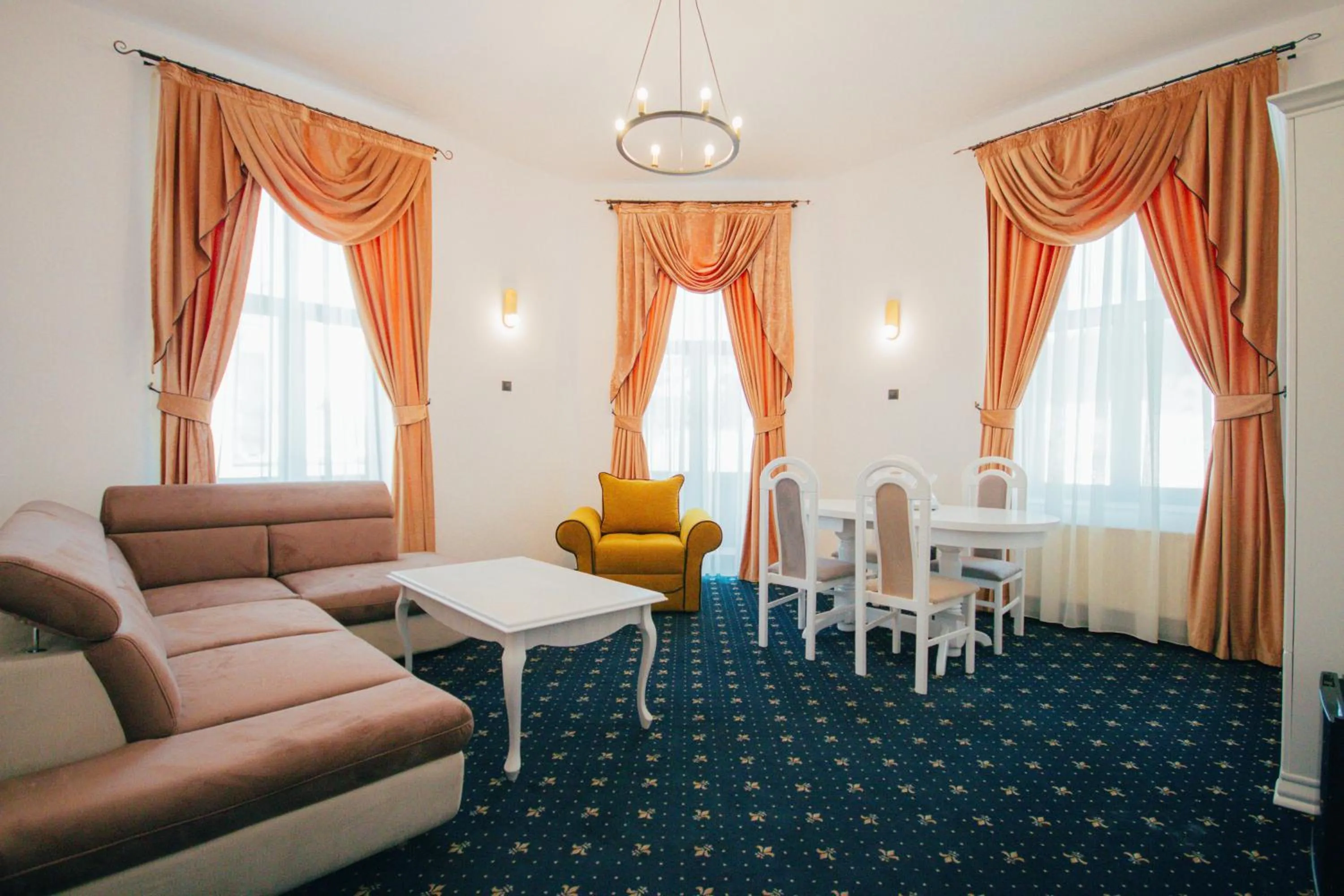 Living room in Hotel Carol - Vatra Dornei