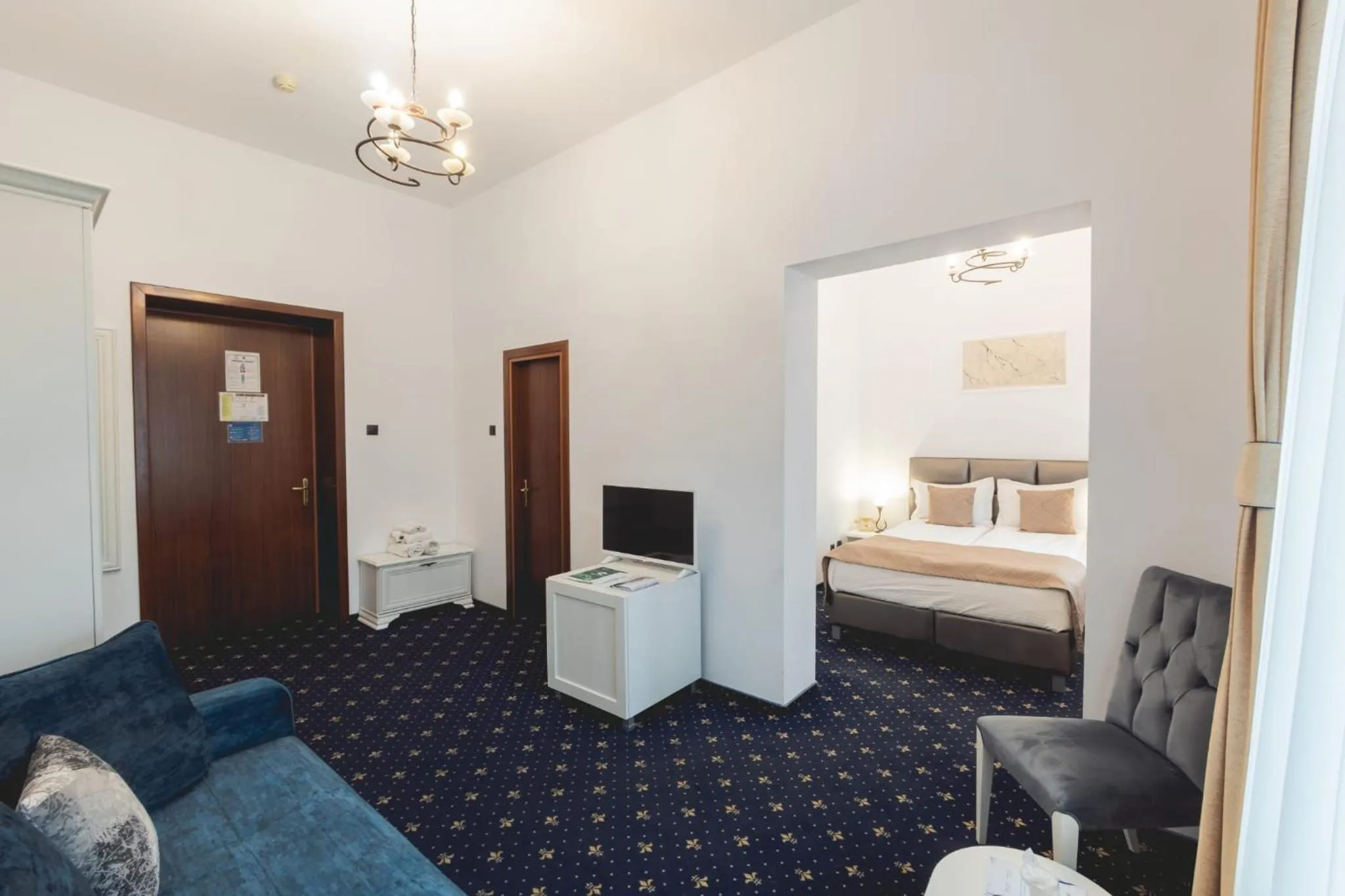 Bed in Hotel Carol - Vatra Dornei