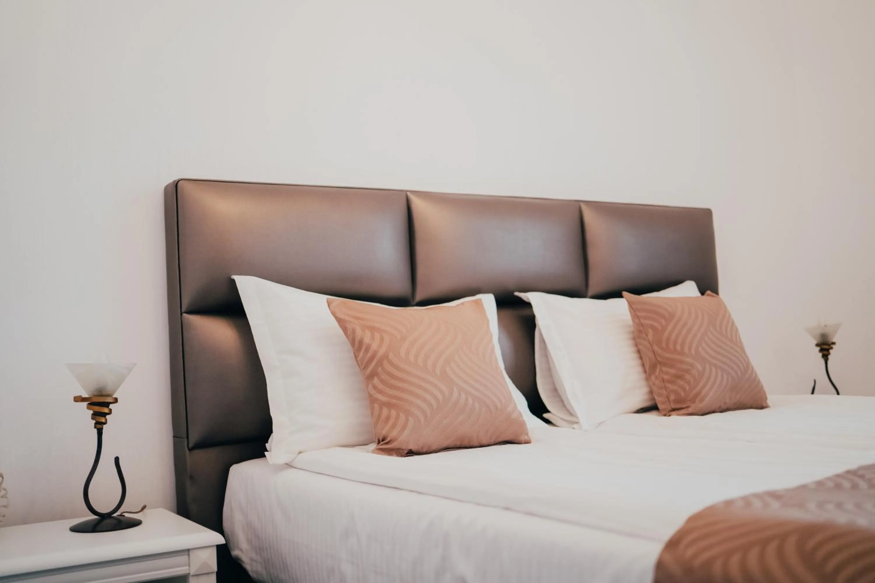 Bed in Hotel Carol - Vatra Dornei