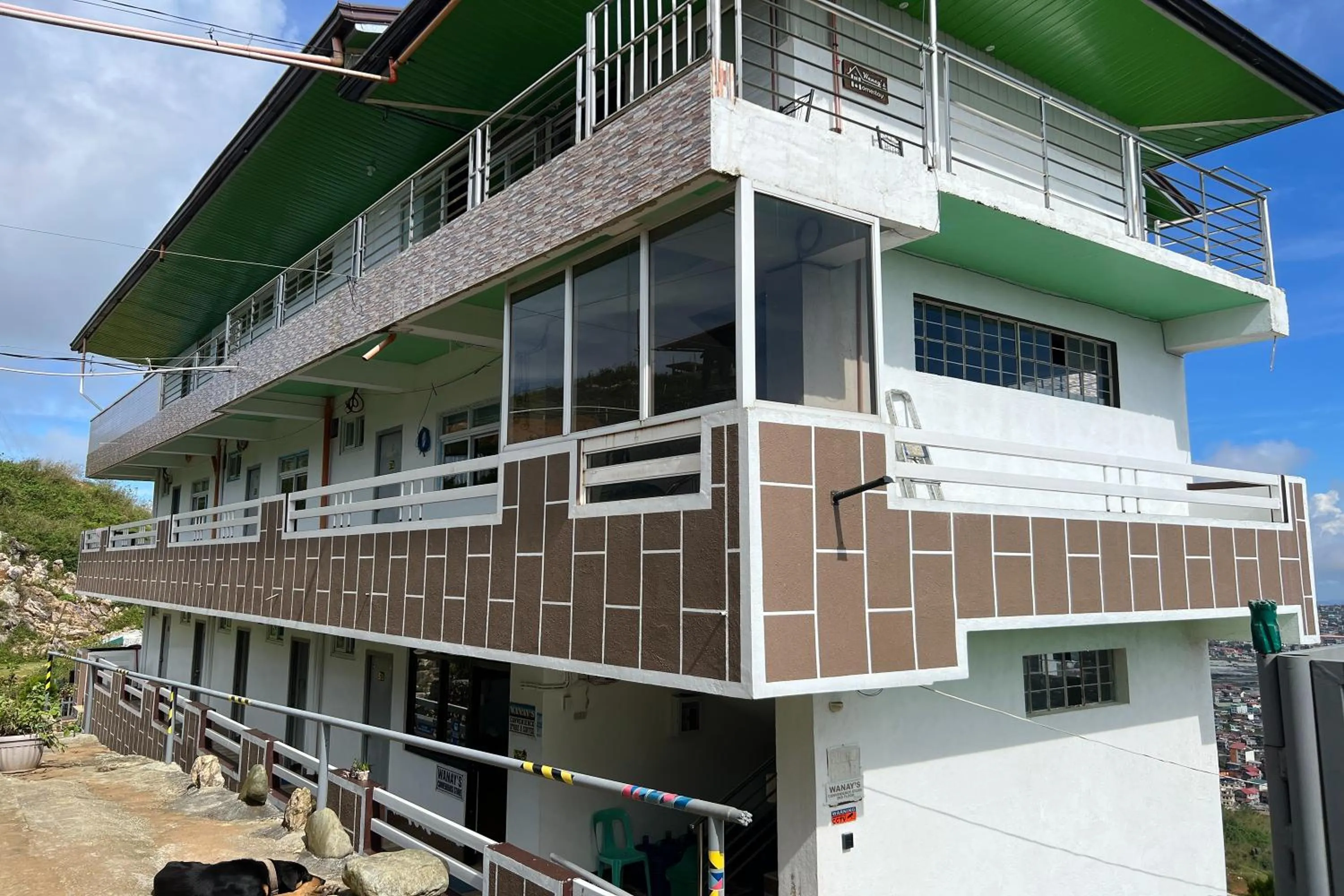 Property building in Wanay's Rocky Mountain Homestay