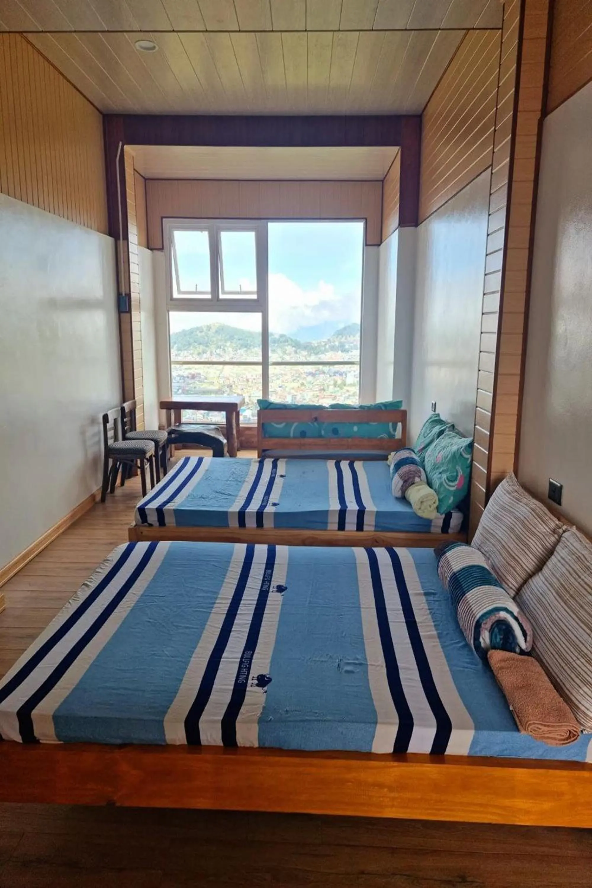 Bed in Wanay's Rocky Mountain Homestay