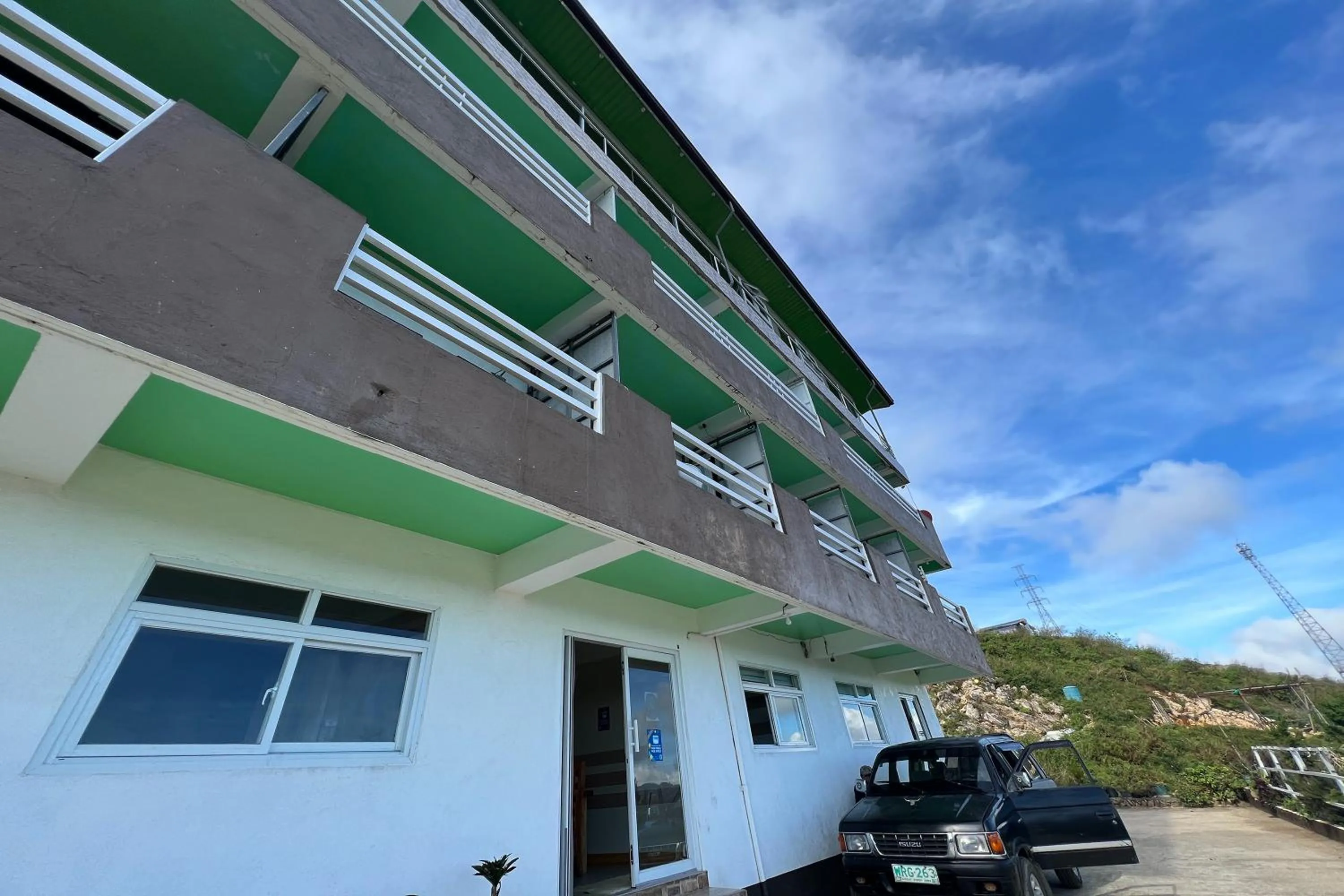 Property building in Wanay's Rocky Mountain Homestay