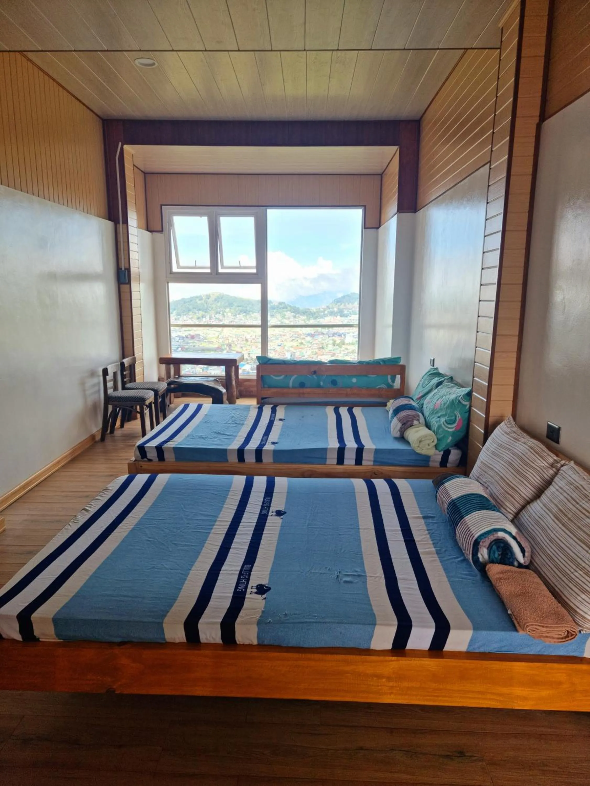 Bed in Wanay's Rocky Mountain Homestay