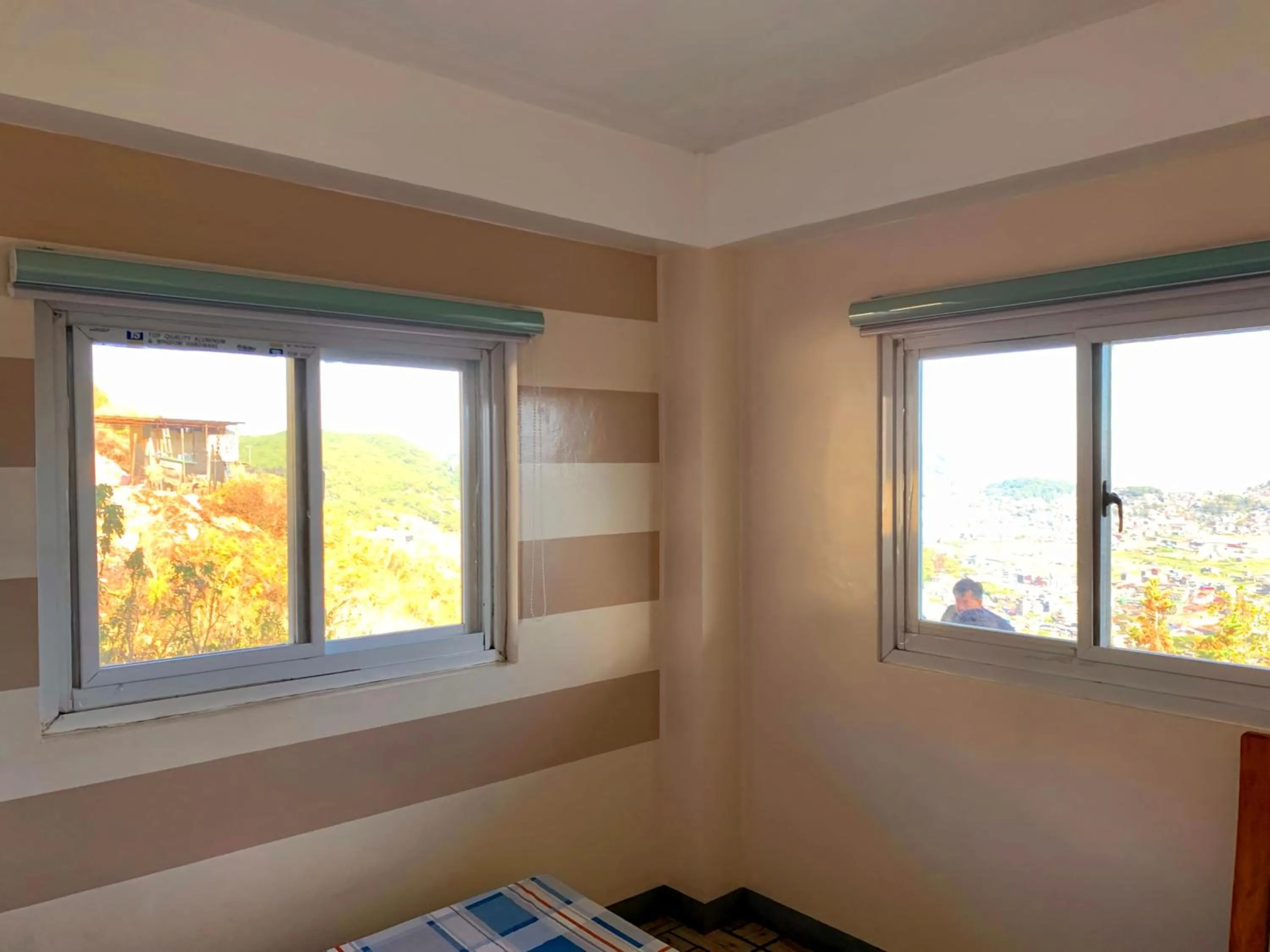 Bed in Wanay's Rocky Mountain Homestay