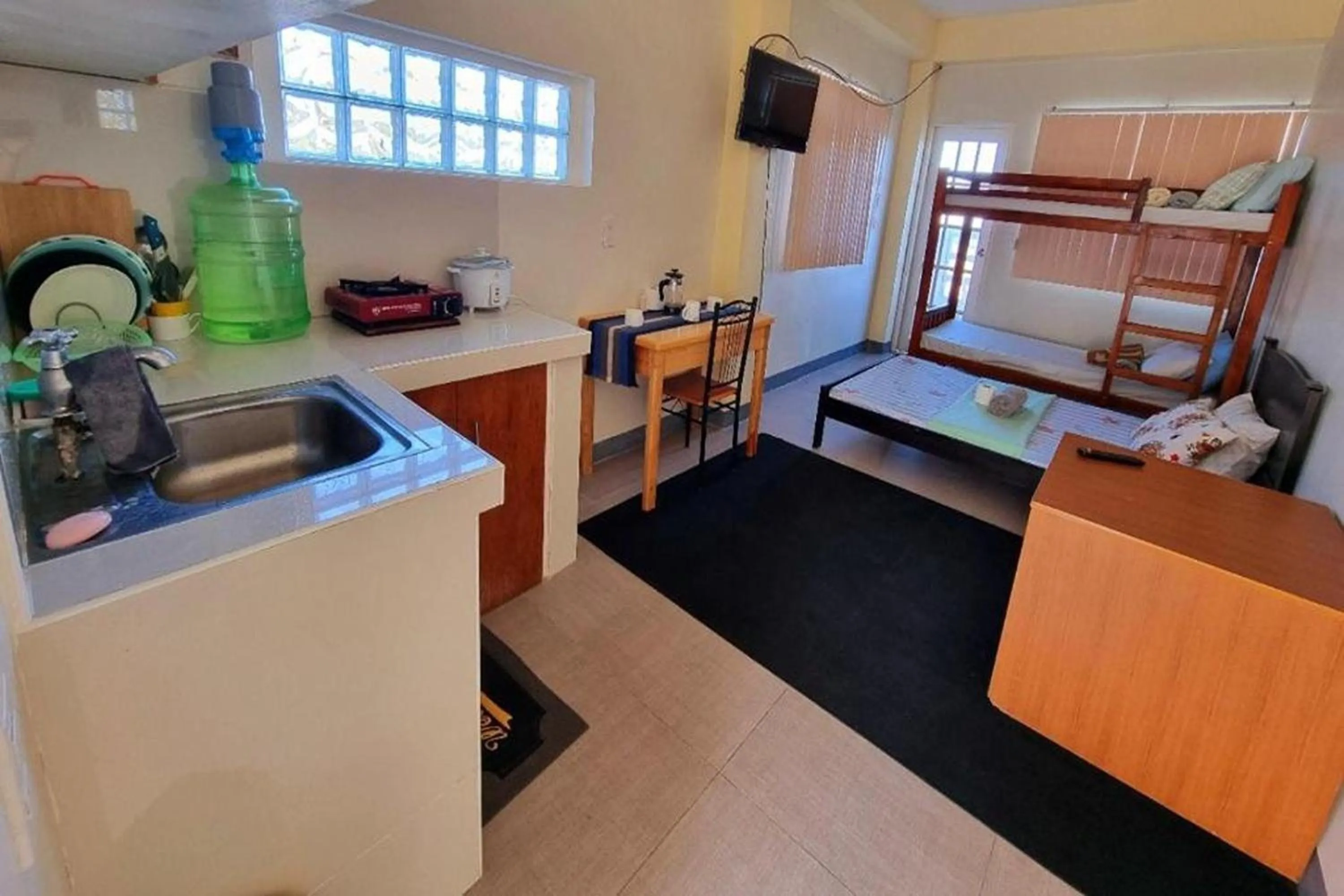 Photo of the whole room, Bed in Wanay's Rocky Mountain Homestay