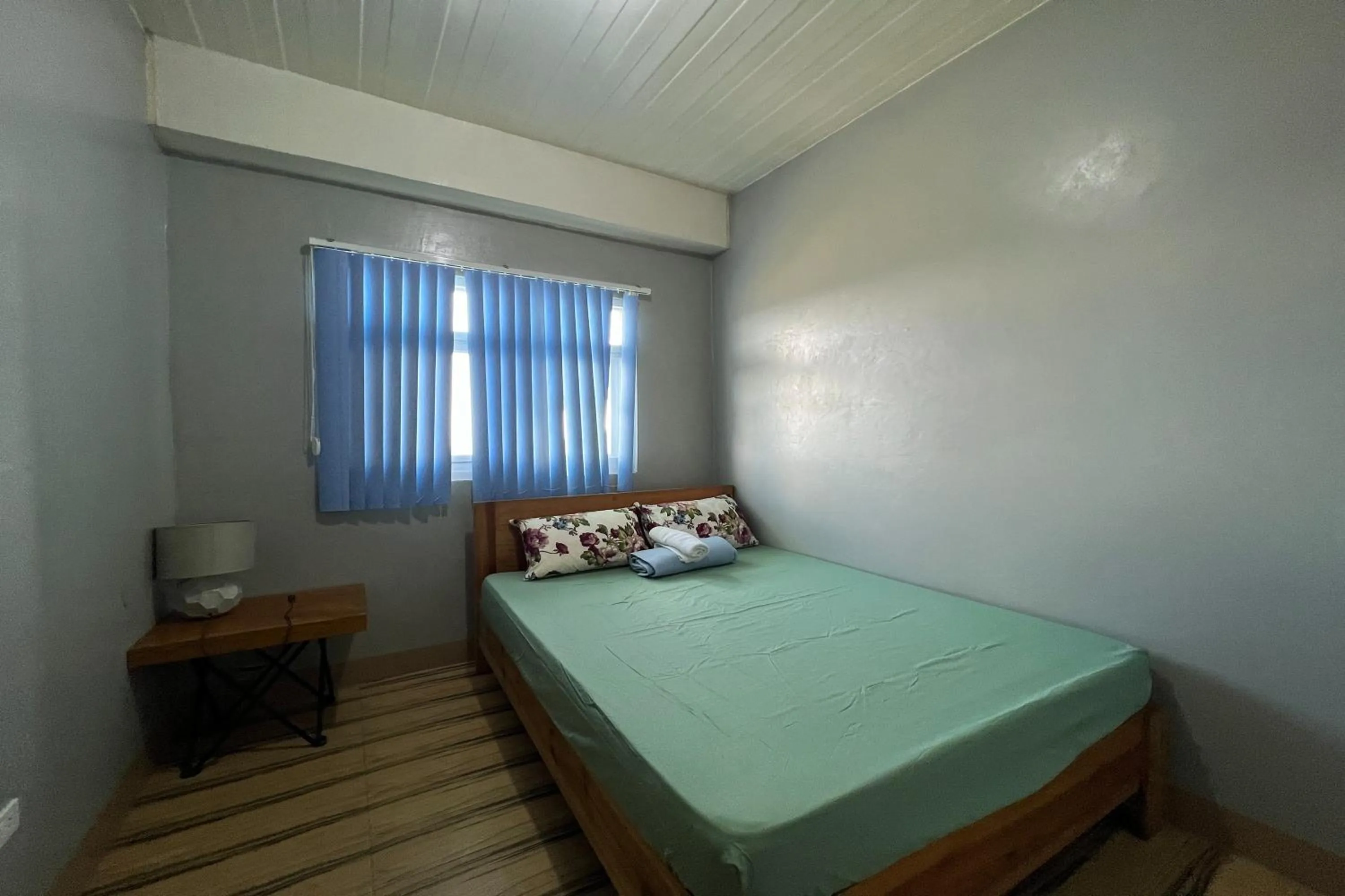 Bed in Wanay's Rocky Mountain Homestay