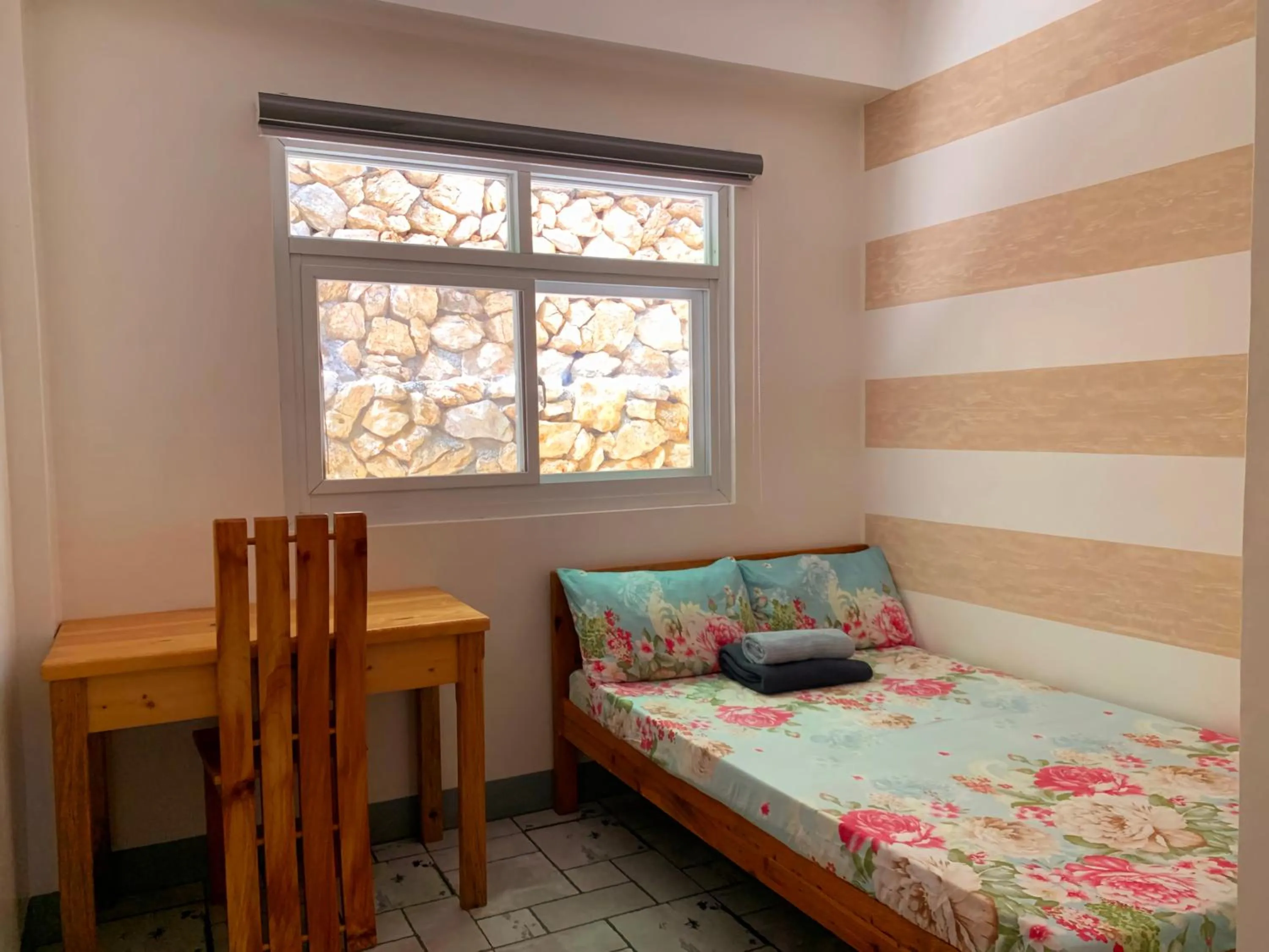 Bed in Wanay's Rocky Mountain Homestay