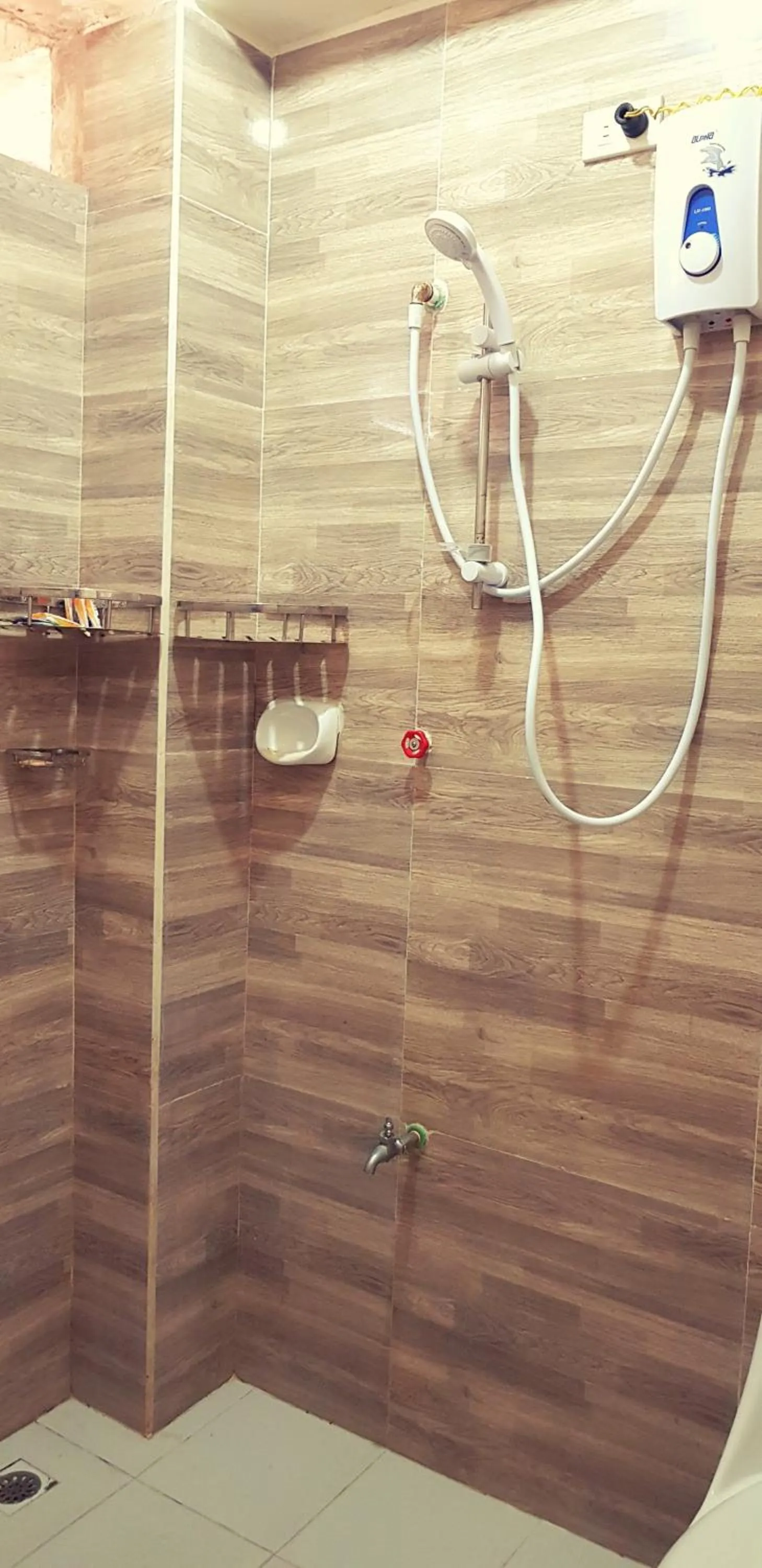 Shower in Wanay's Rocky Mountain Homestay