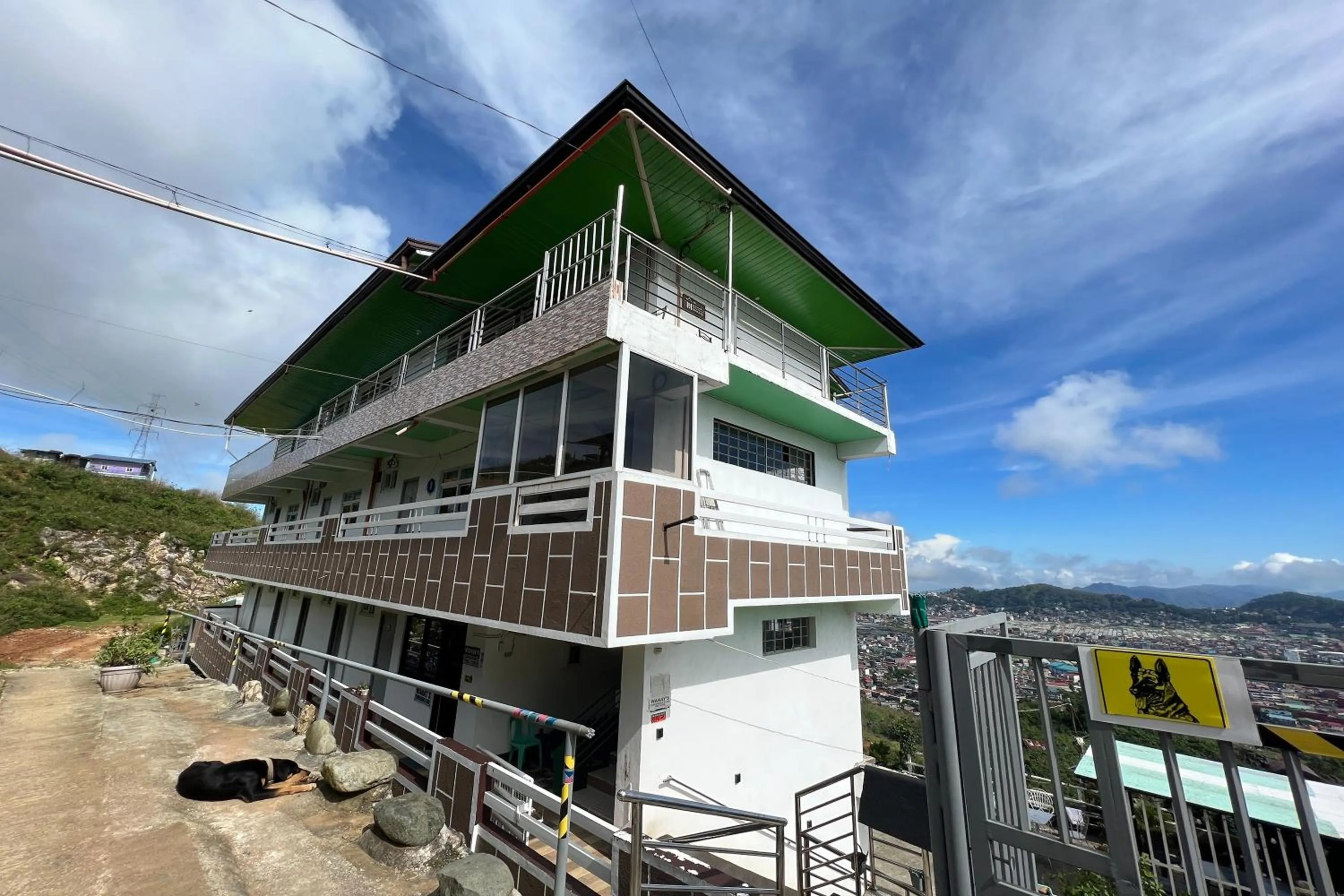 Property building in Wanay's Rocky Mountain Homestay