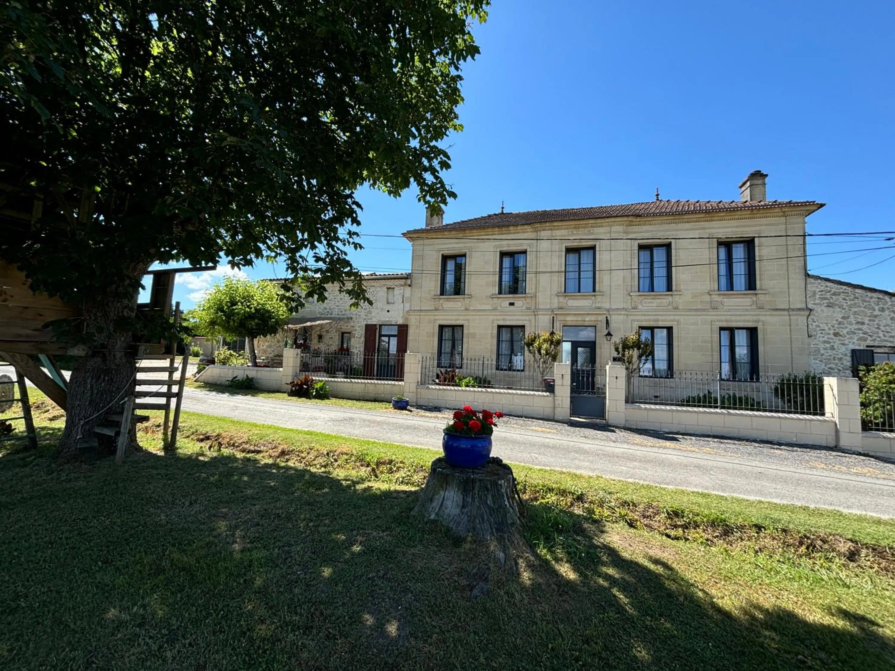 Property building in Le Relais de la Chouette
