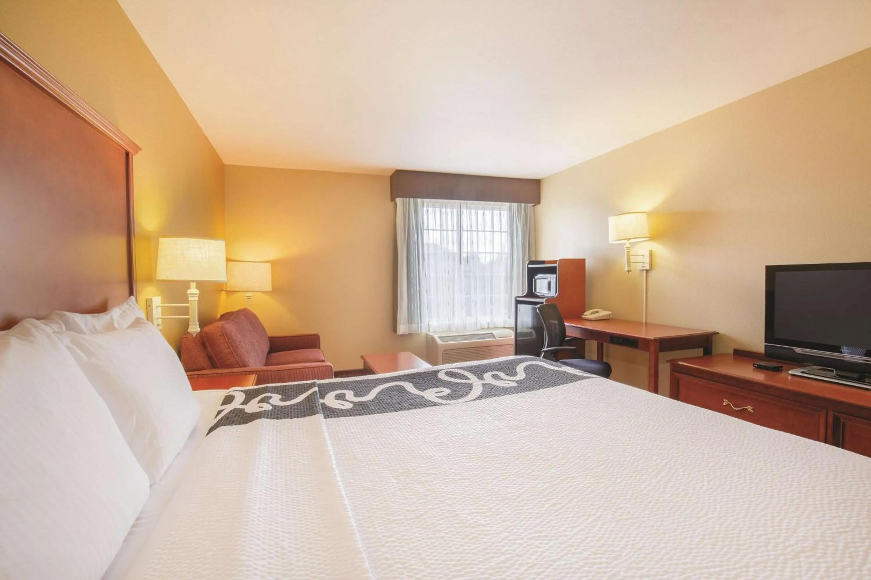 Photo of the whole room in La Quinta by Wyndham Bentonville