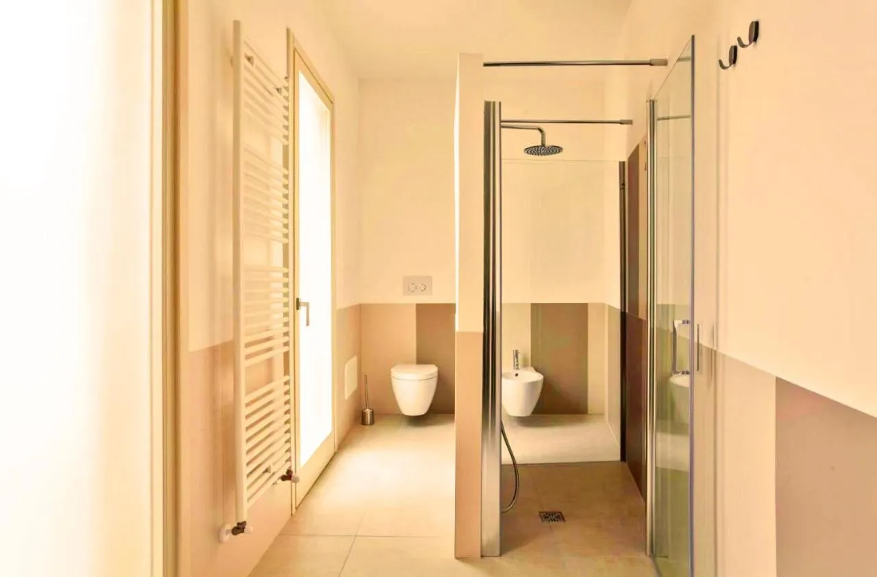 Shower in Last Minute Rooms Lecce
