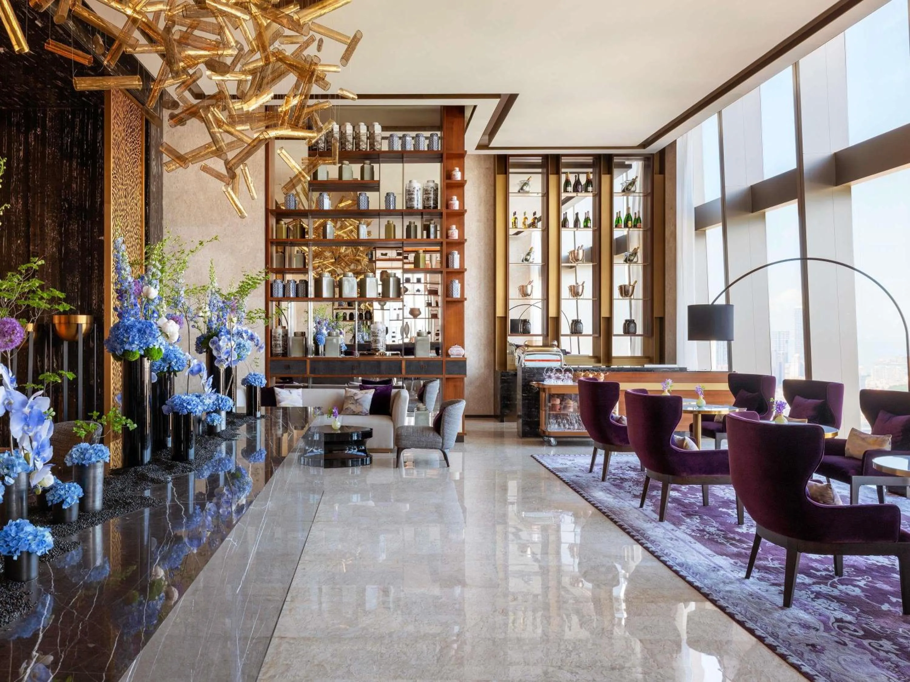 Restaurant/places to eat in Raffles Shenzhen, Situated in the heart of One Shenzhen Bay, Book Now to Enjoy Free Minibar and Happy Hour Privileges at Long Bar on 71F