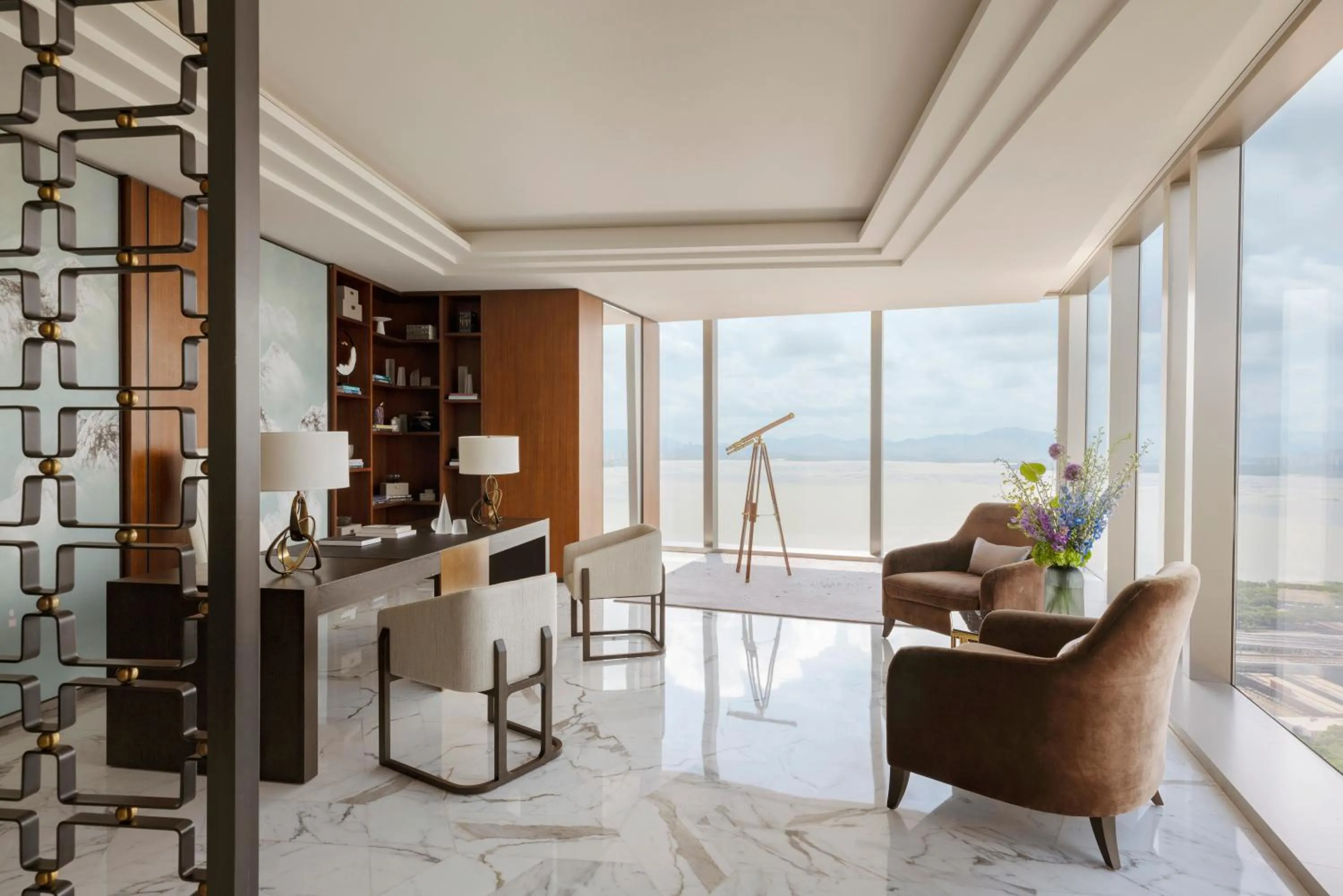 Living room in Raffles Shenzhen, Situated in the heart of One Shenzhen Bay, Book Now to Enjoy Free Minibar and Happy Hour Privileges at Long Bar on 71F
