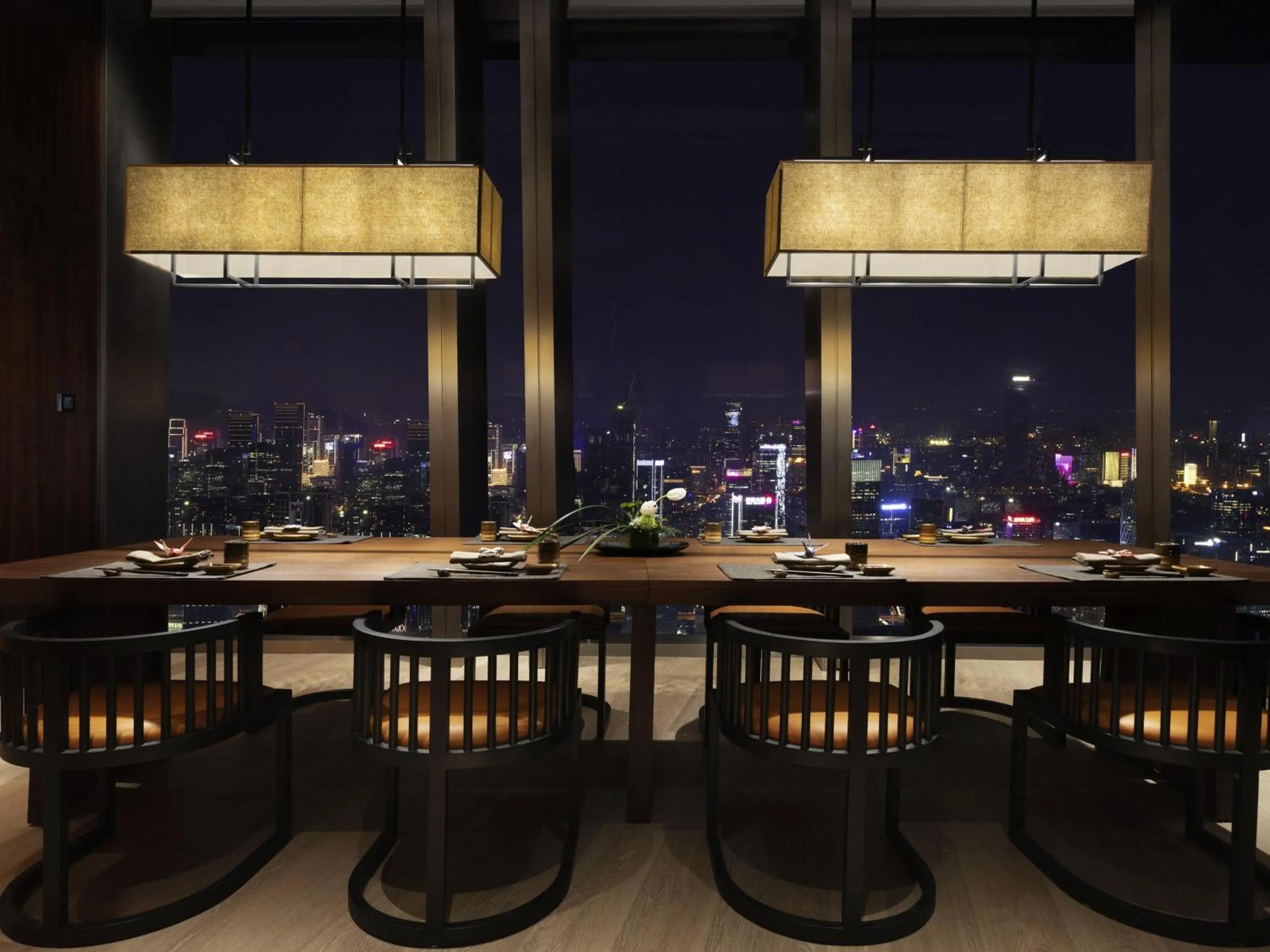 Restaurant/places to eat in Raffles Shenzhen, Situated in the heart of One Shenzhen Bay, Book Now to Enjoy Free Minibar and Happy Hour Privileges at Long Bar on 71F