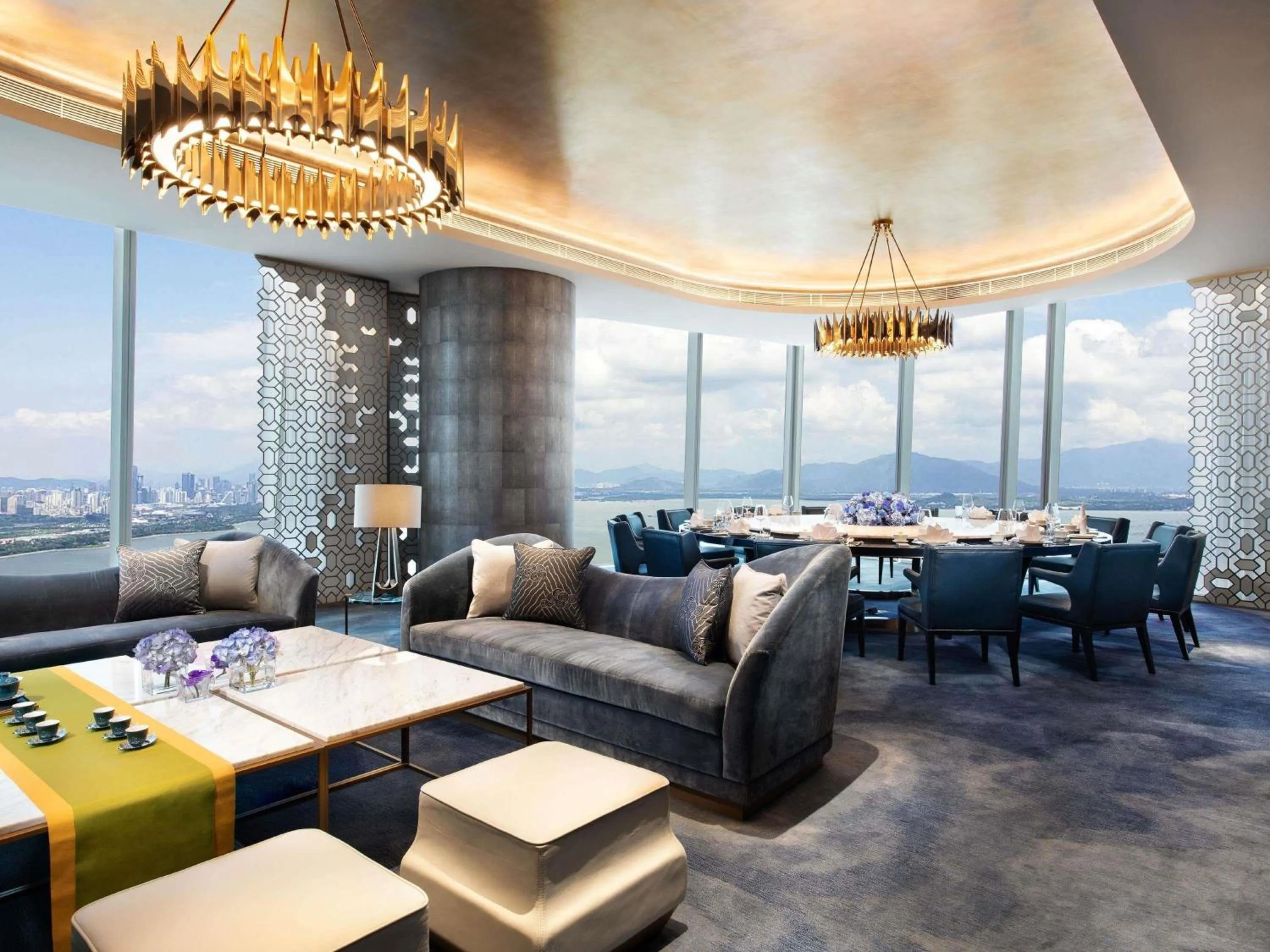 Restaurant/places to eat in Raffles Shenzhen, Situated in the heart of One Shenzhen Bay, Book Now to Enjoy Free Minibar and Happy Hour Privileges at Long Bar on 71F