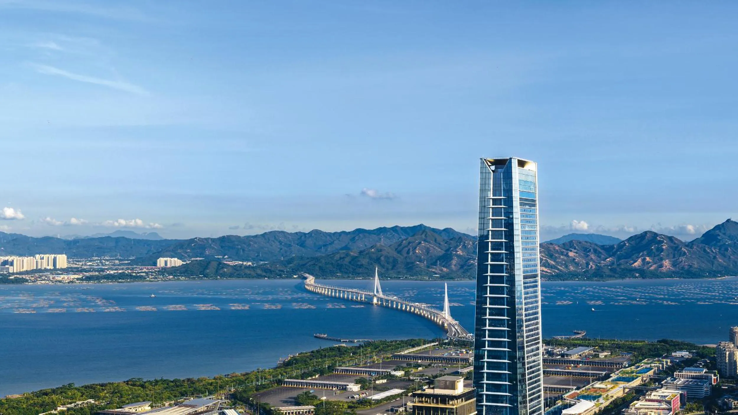 Property building in Raffles Shenzhen, Situated in the heart of One Shenzhen Bay, Book Now to Enjoy Free Minibar and Happy Hour Privileges at Long Bar on 71F