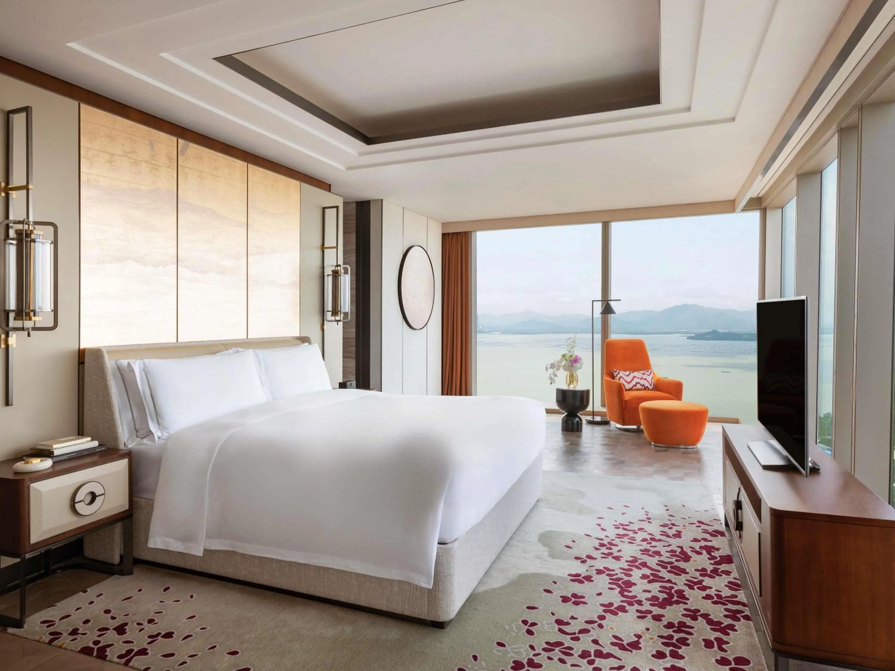 Bedroom, Bed in Raffles Shenzhen, Situated in the heart of One Shenzhen Bay, Book Now to Enjoy Free Minibar and Happy Hour Privileges at Long Bar on 71F