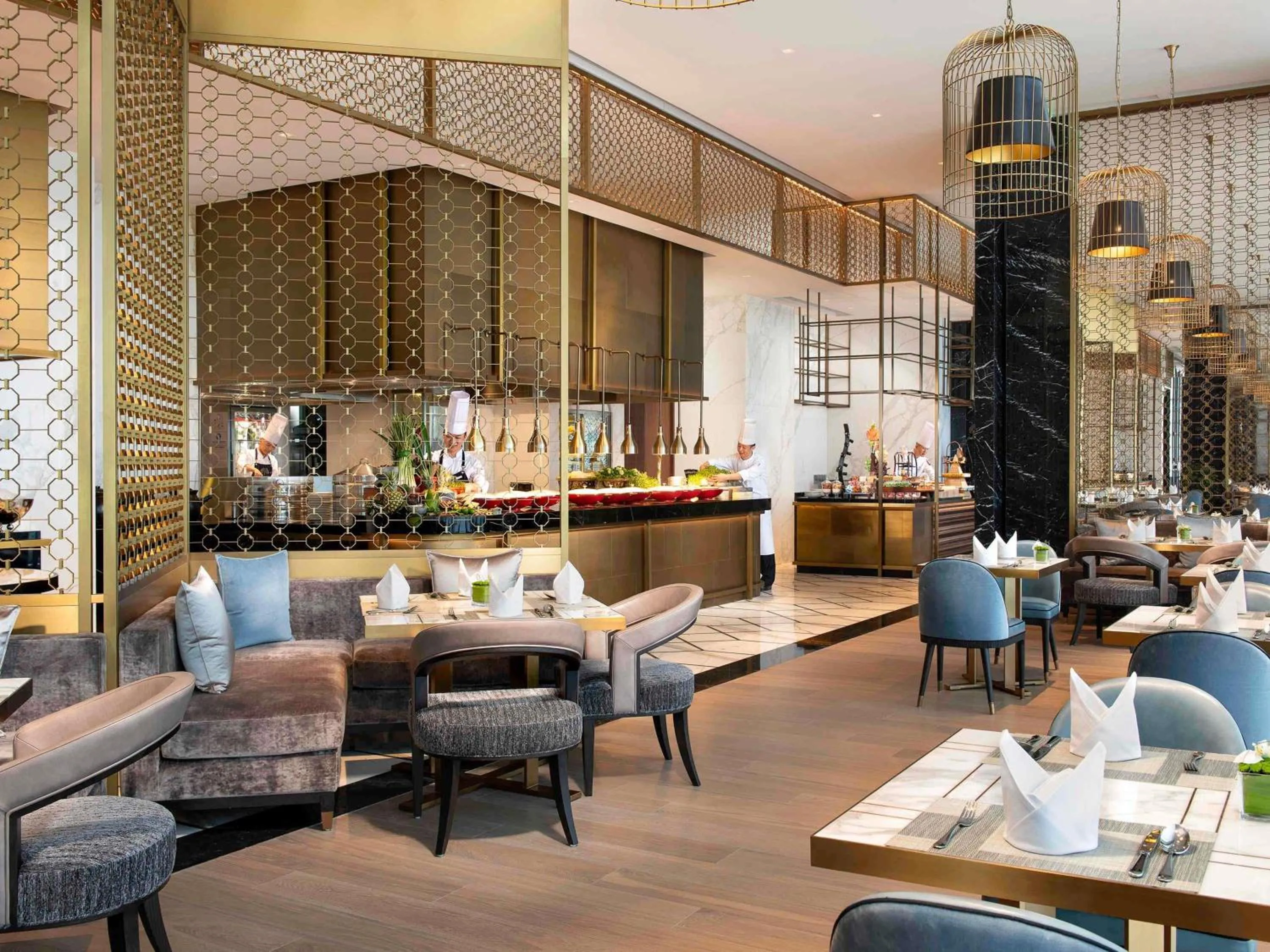 Breakfast in Raffles Shenzhen, Situated in the heart of One Shenzhen Bay, Book Now to Enjoy Free Minibar and Happy Hour Privileges at Long Bar on 71F