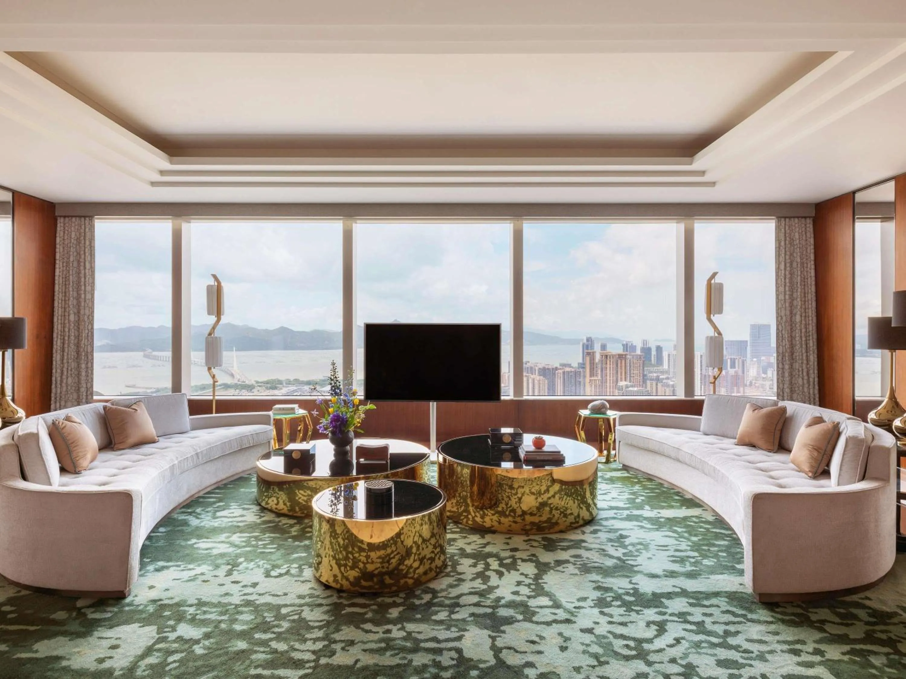 Photo of the whole room in Raffles Shenzhen, Situated in the heart of One Shenzhen Bay, Book Now to Enjoy Free Minibar and Happy Hour Privileges at Long Bar on 71F
