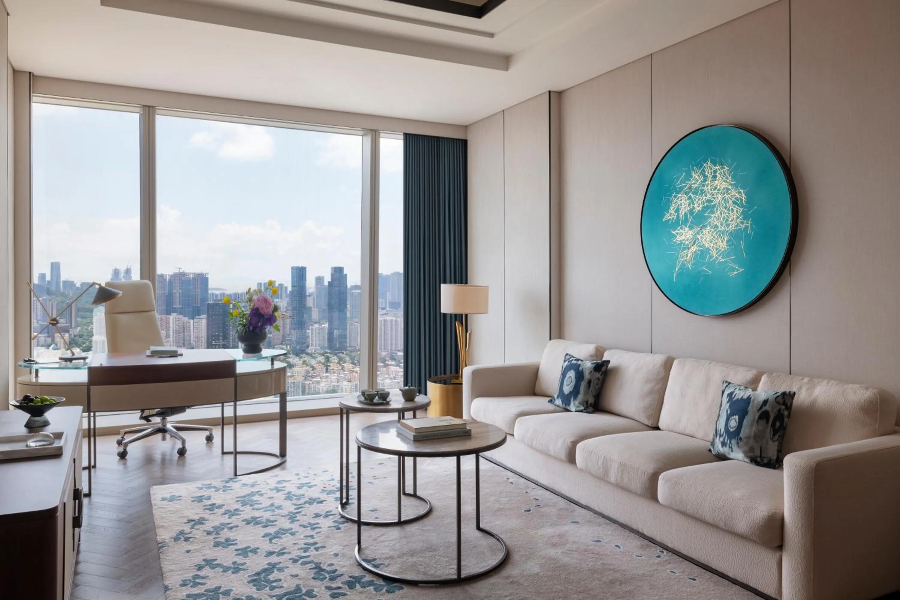 Living room in Raffles Shenzhen, Situated in the heart of One Shenzhen Bay, Book Now to Enjoy Free Minibar and Happy Hour Privileges at Long Bar on 71F
