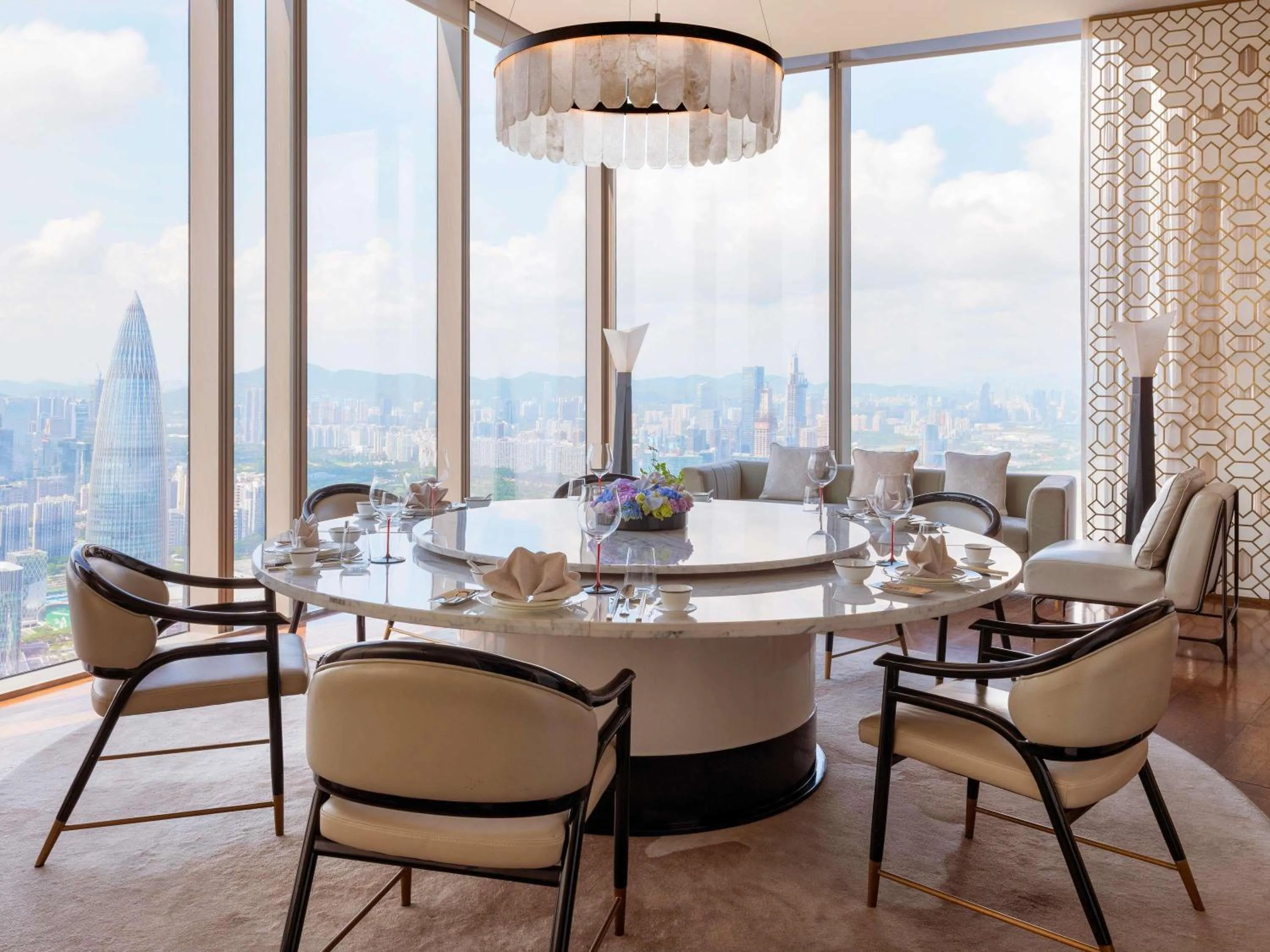 Restaurant/places to eat in Raffles Shenzhen, Situated in the heart of One Shenzhen Bay, Book Now to Enjoy Free Minibar and Happy Hour Privileges at Long Bar on 71F