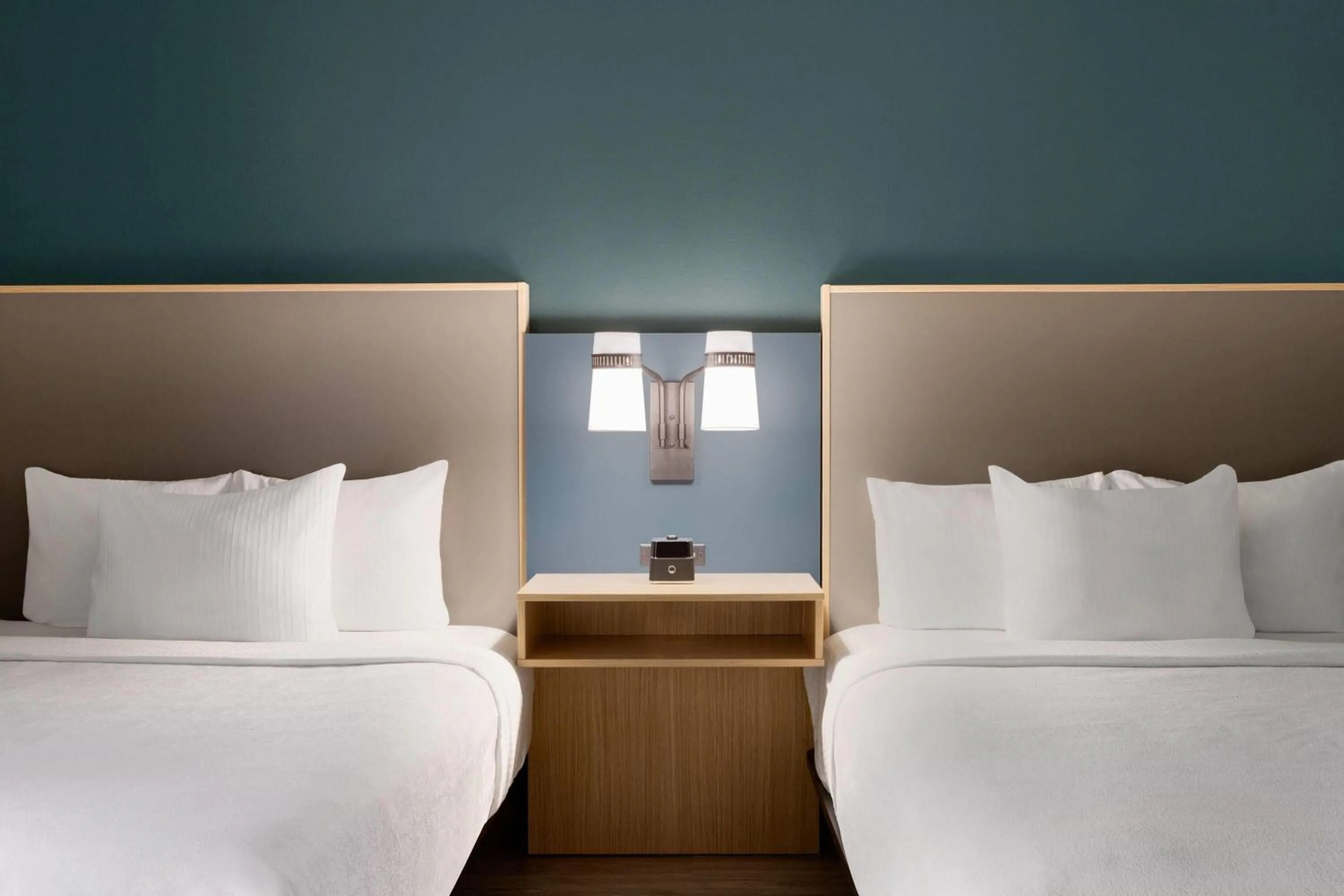 Photo of the whole room, Bed in La Quinta by Wyndham Dallas Arlington South