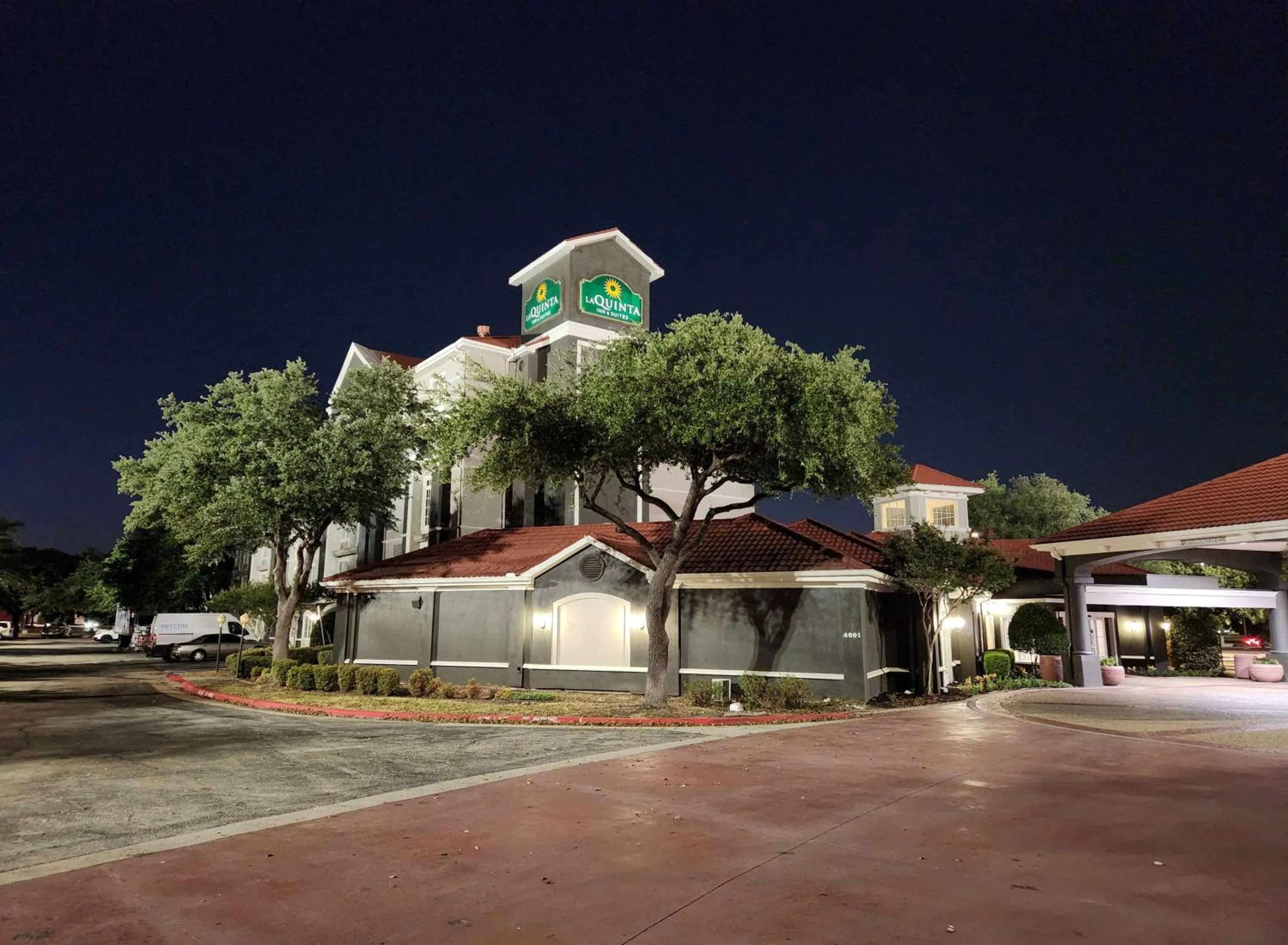 Property building in La Quinta by Wyndham Dallas Arlington South