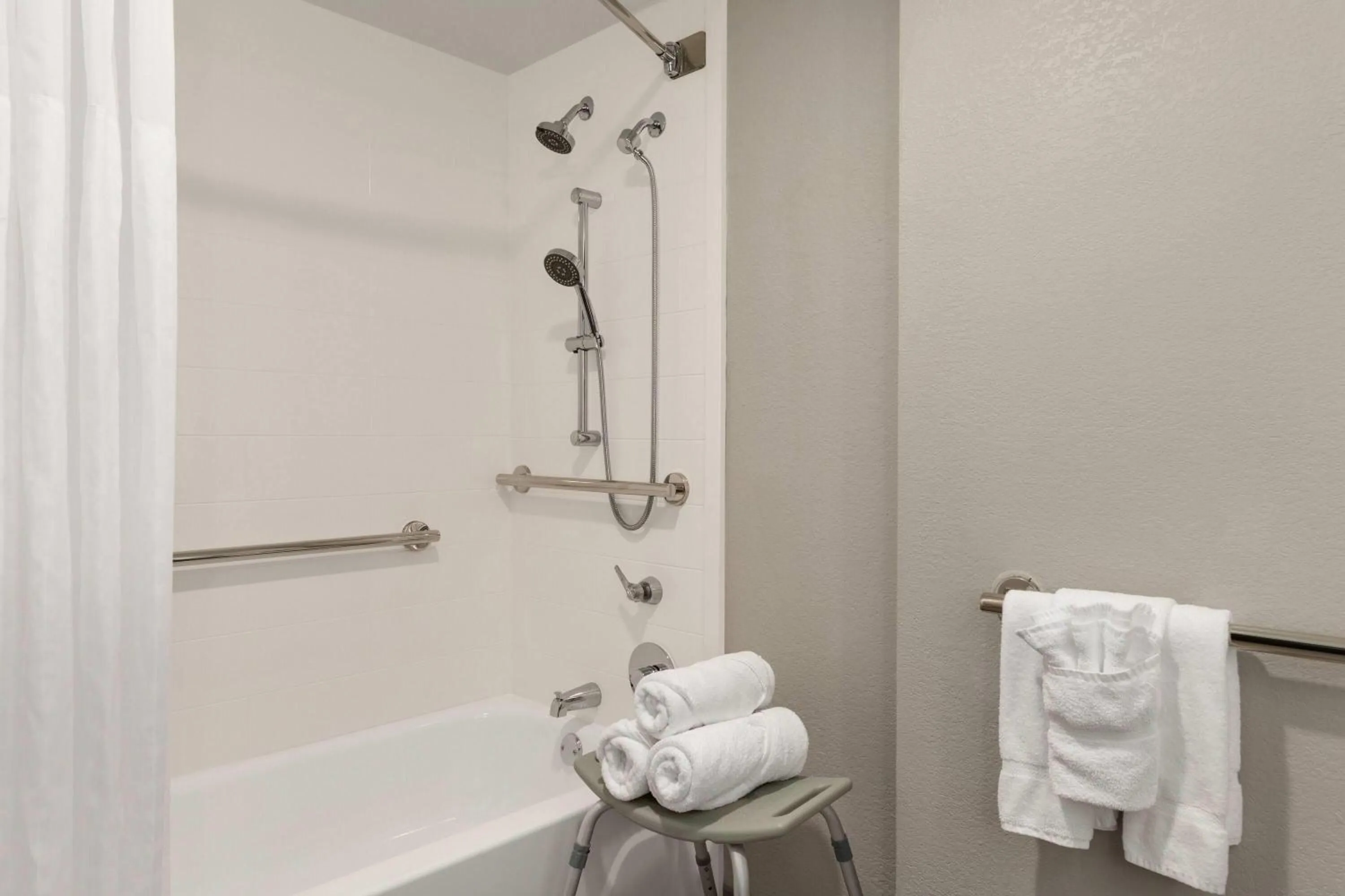 Bathroom in La Quinta by Wyndham Dallas Arlington South