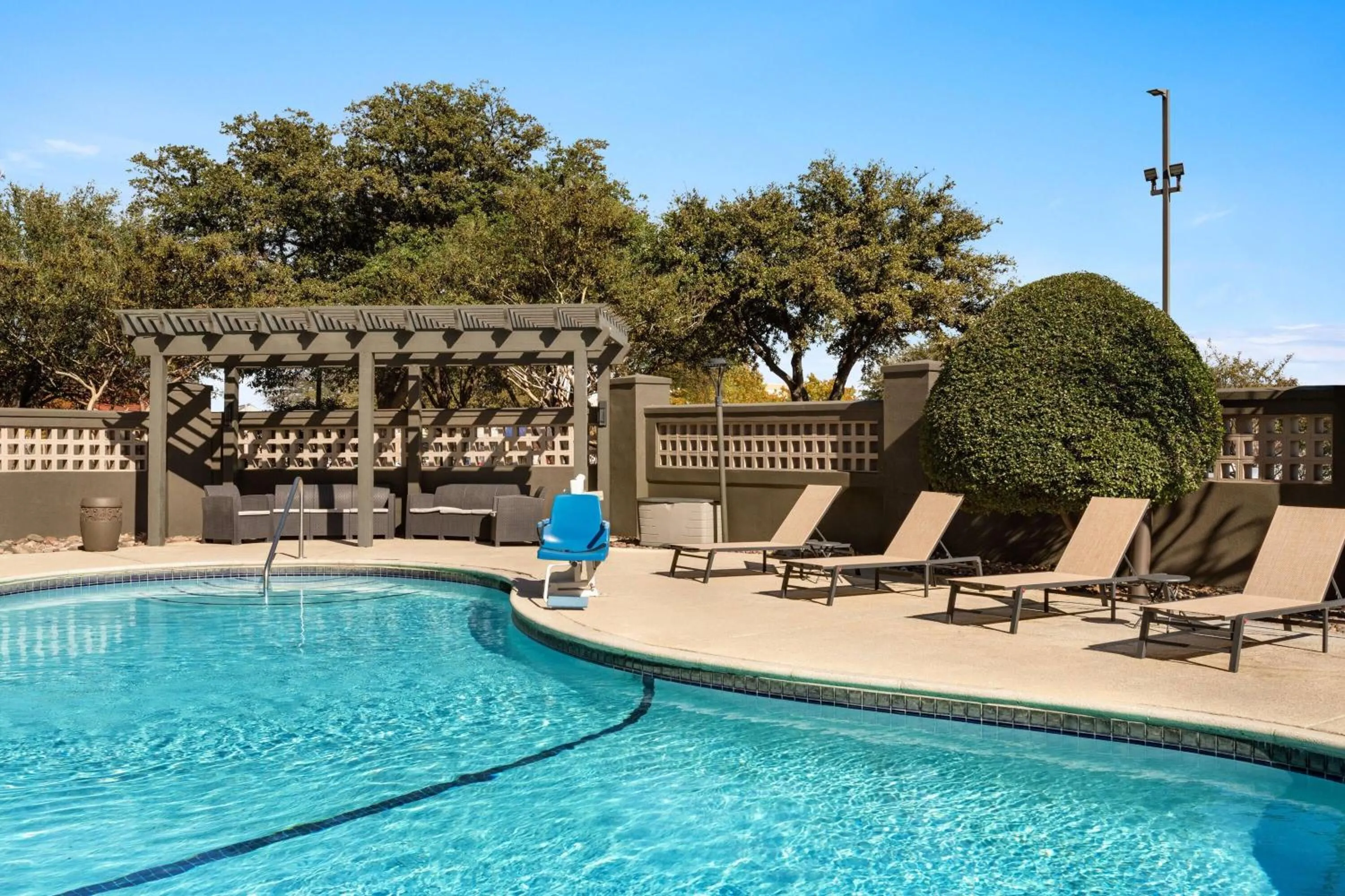 Pool view in La Quinta by Wyndham Dallas Arlington South