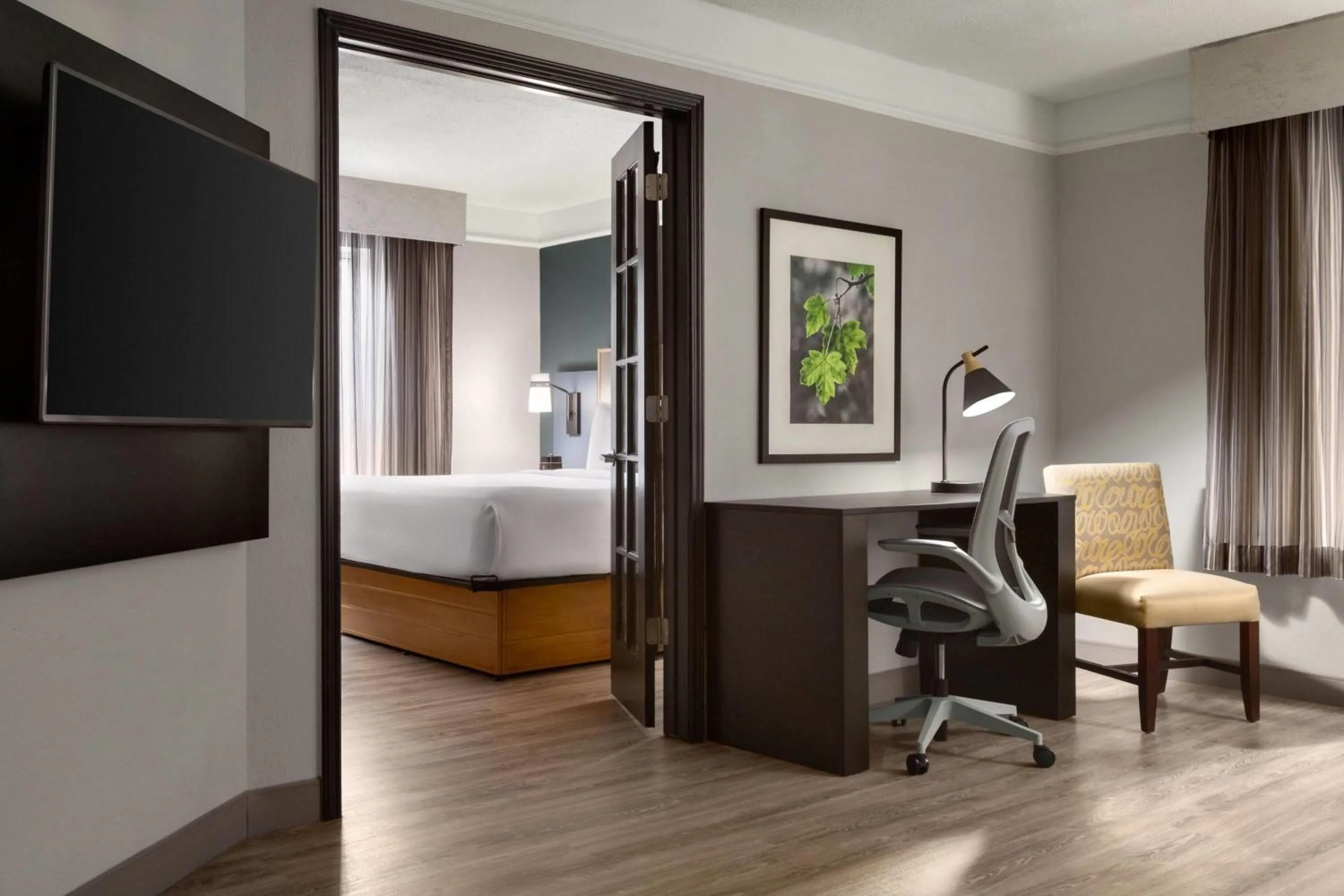 Photo of the whole room, Bed in La Quinta by Wyndham Dallas Arlington South