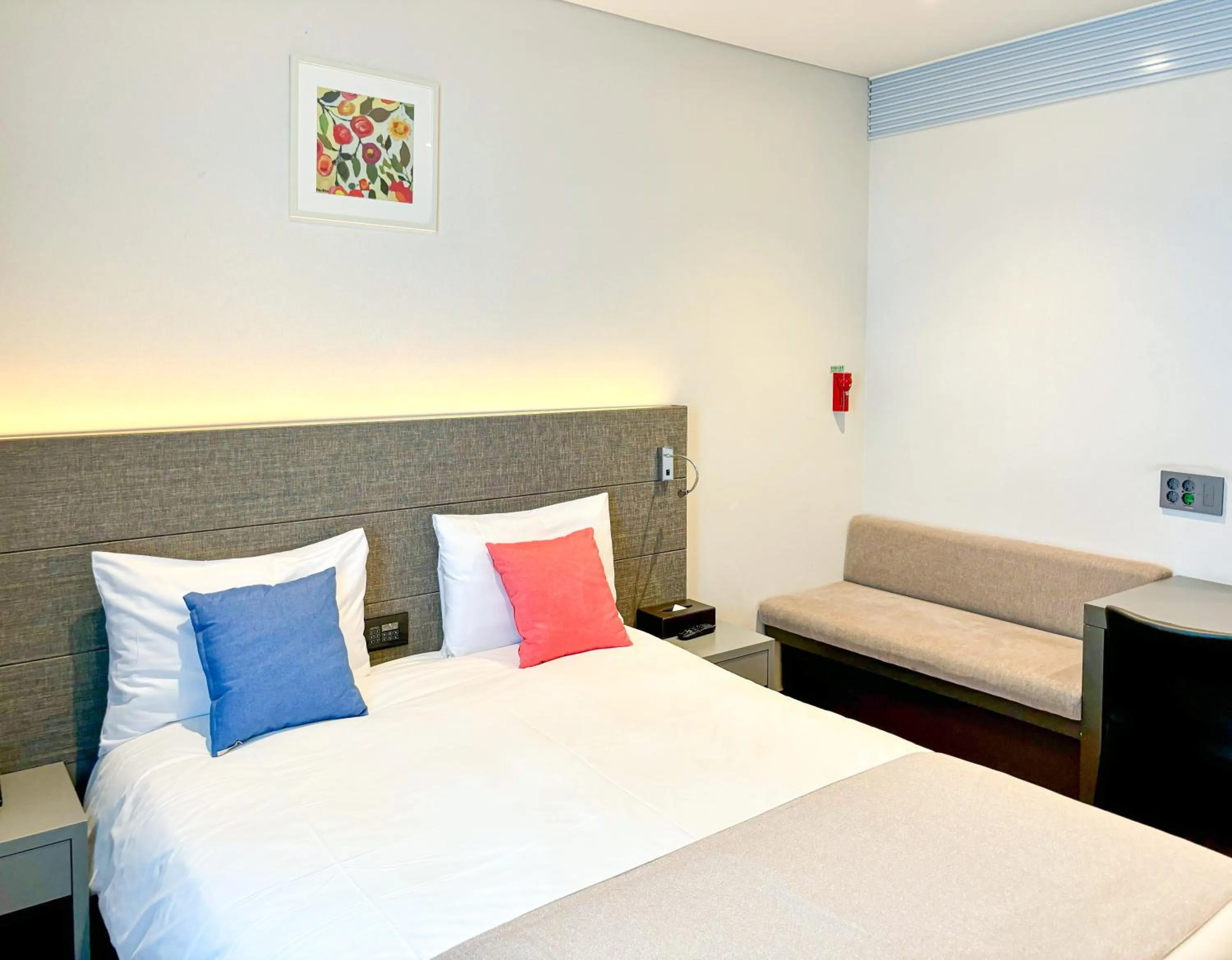 Bedroom, Bed in Airsky Hotel Incheon