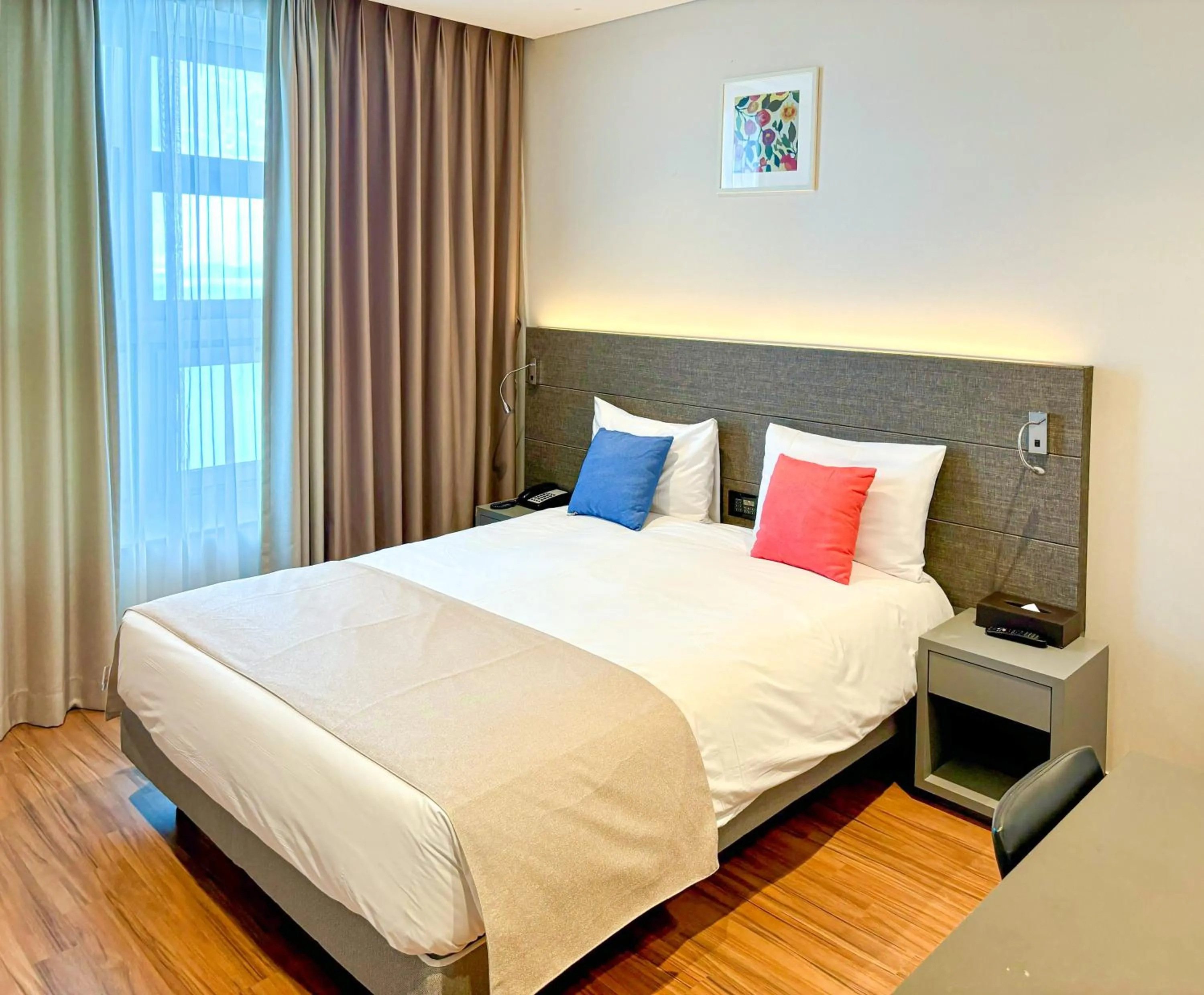 Photo of the whole room, Bed in Airsky Hotel Incheon
