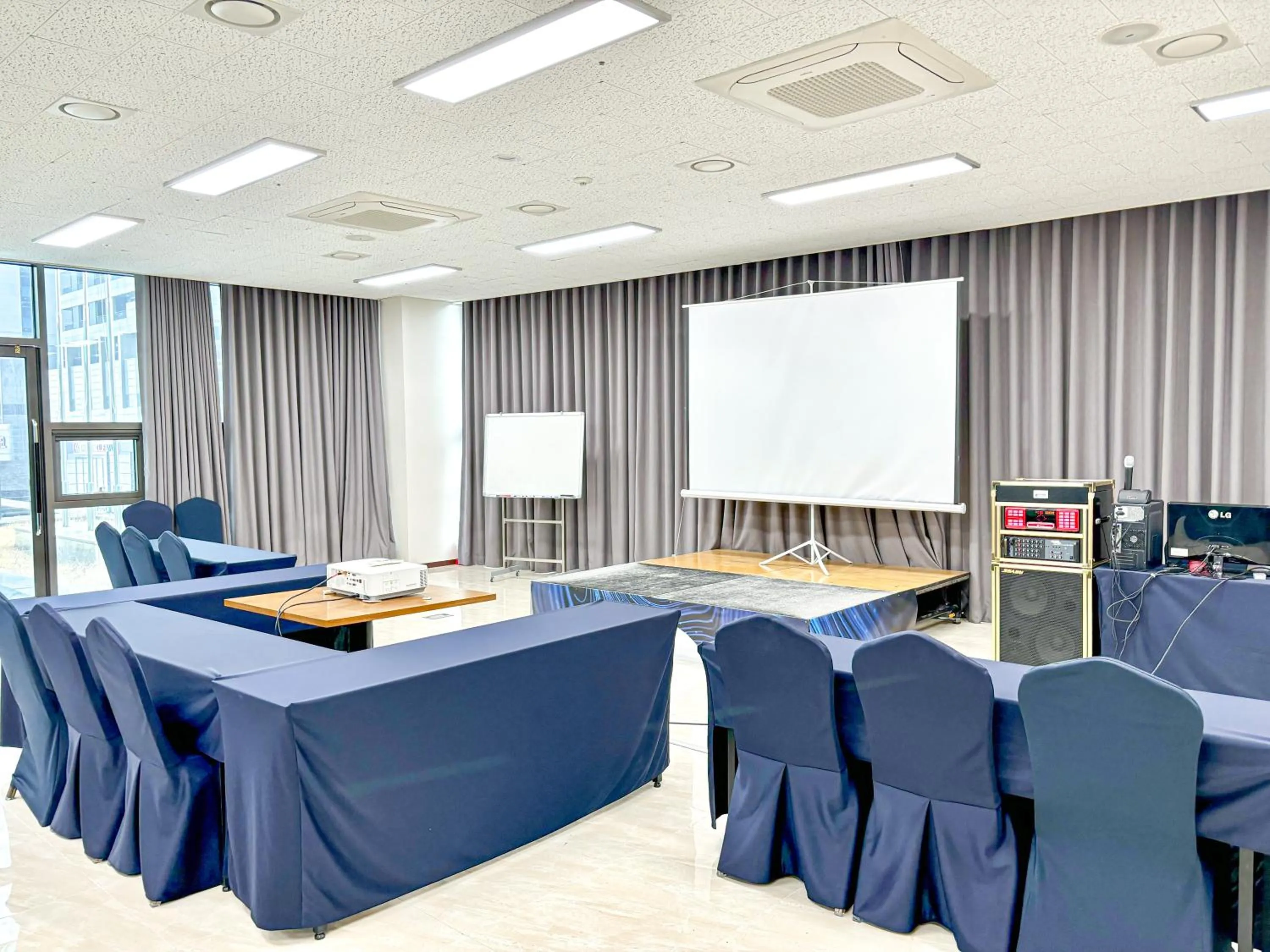 Business facilities in Airsky Hotel Incheon