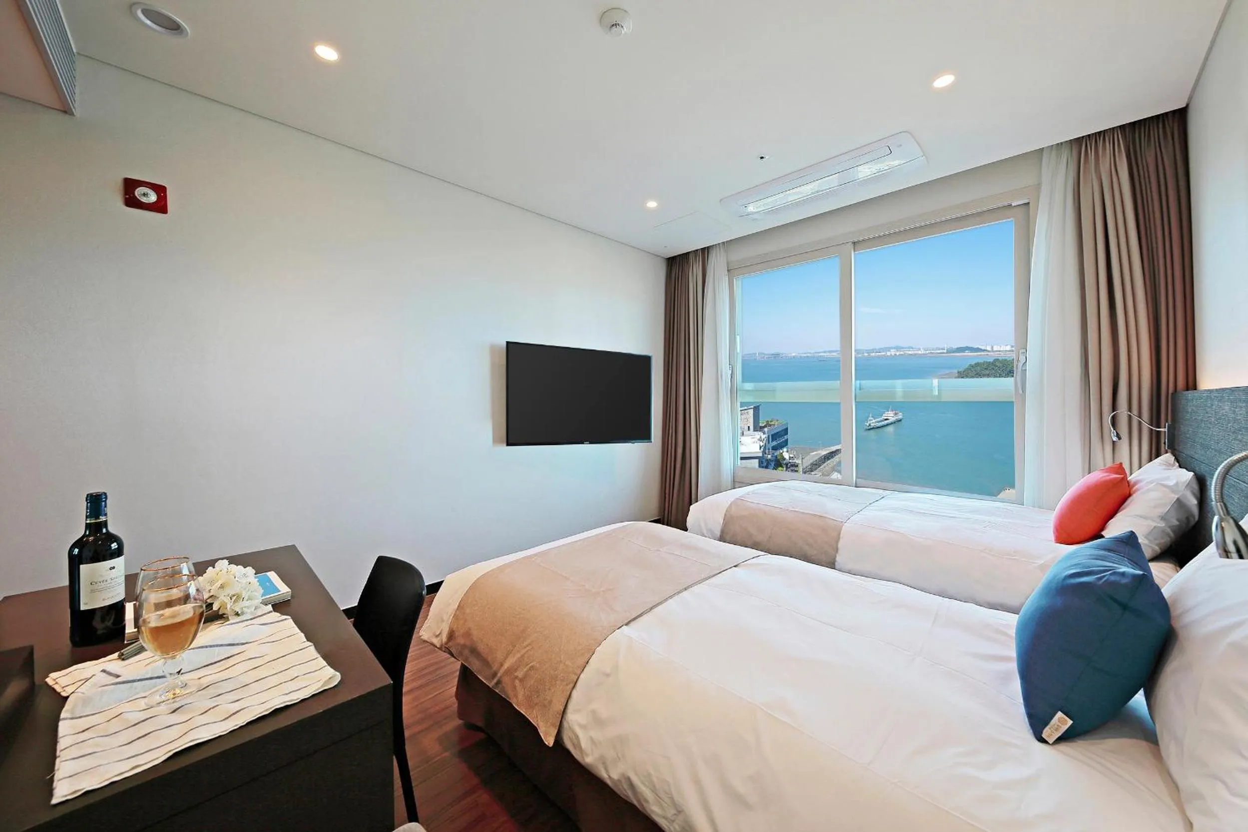 Bed in Airsky Hotel Incheon