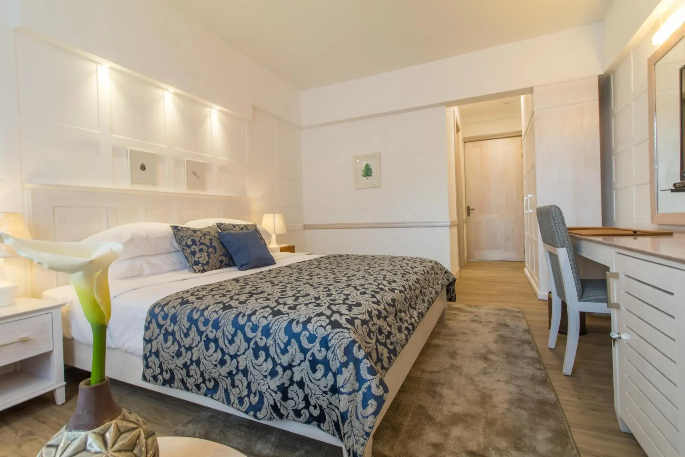 Deluxe Suite in The Lynden Grove Deluxe Suite in The Lynden Grove