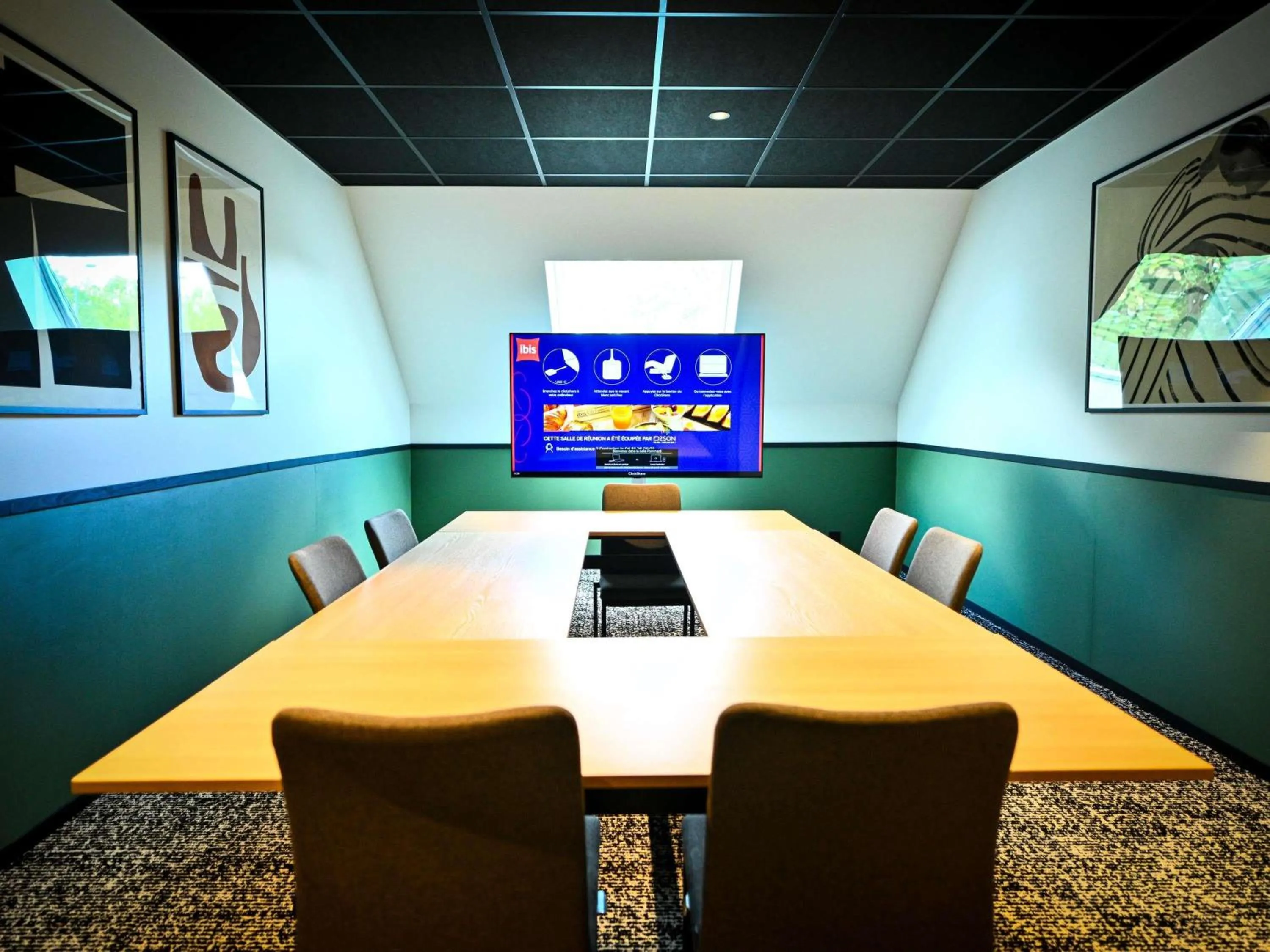 Meeting/conference room in ibis Beaune La Ferme Aux Vins
