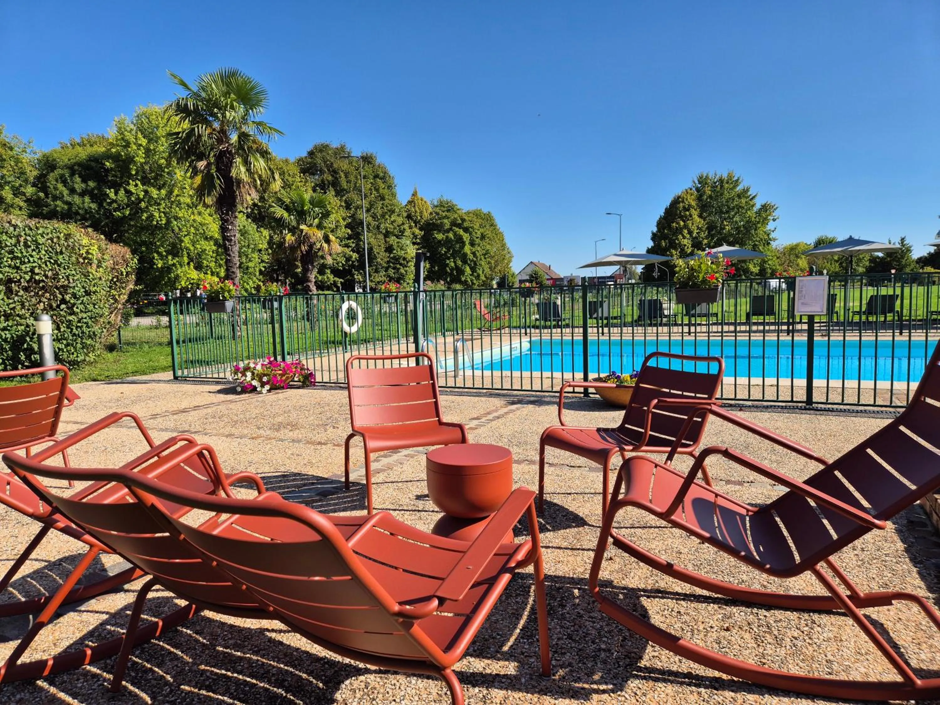 Patio in ibis Beaune La Ferme Aux Vins