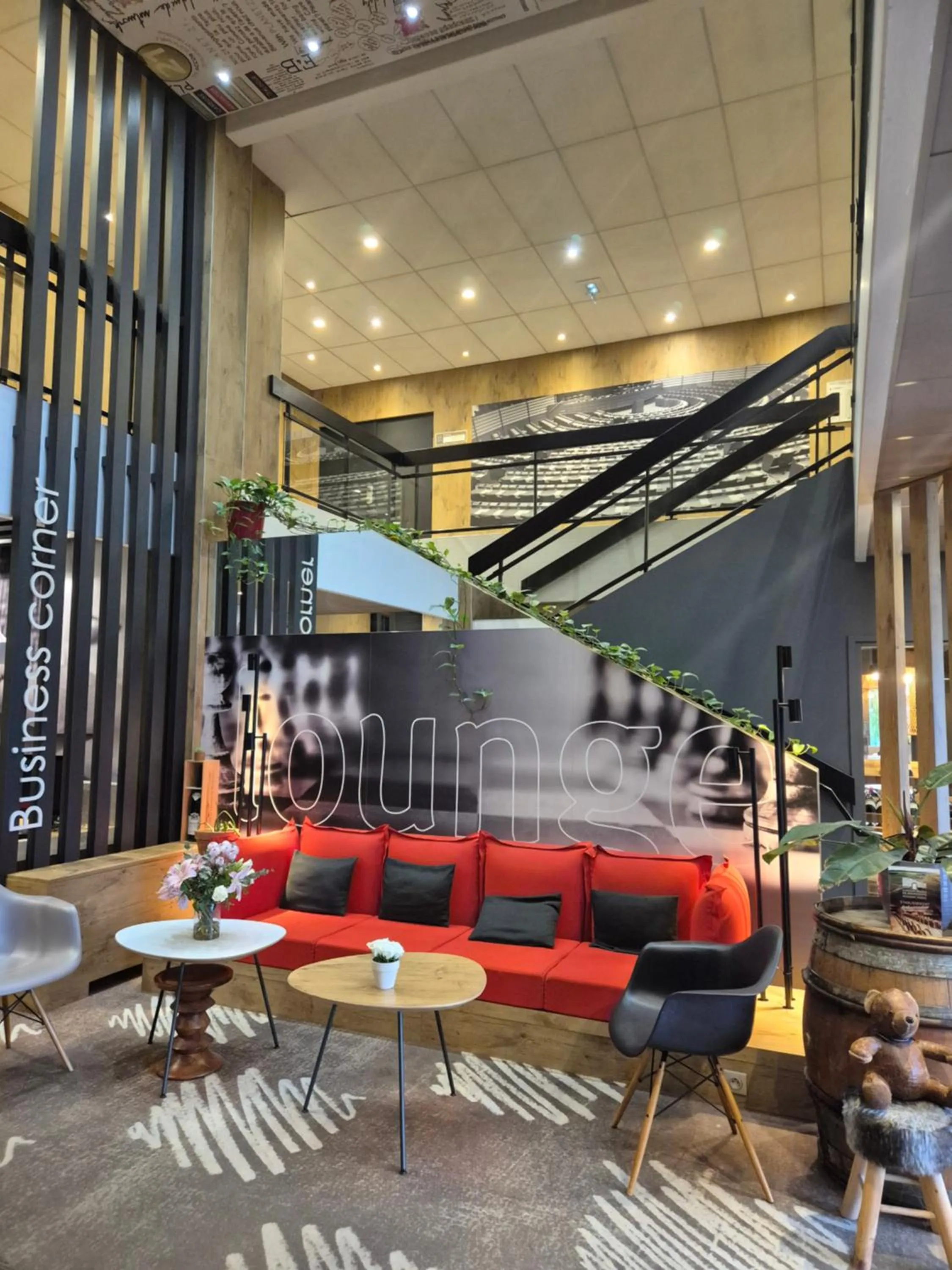 Lobby or reception in ibis Beaune La Ferme Aux Vins