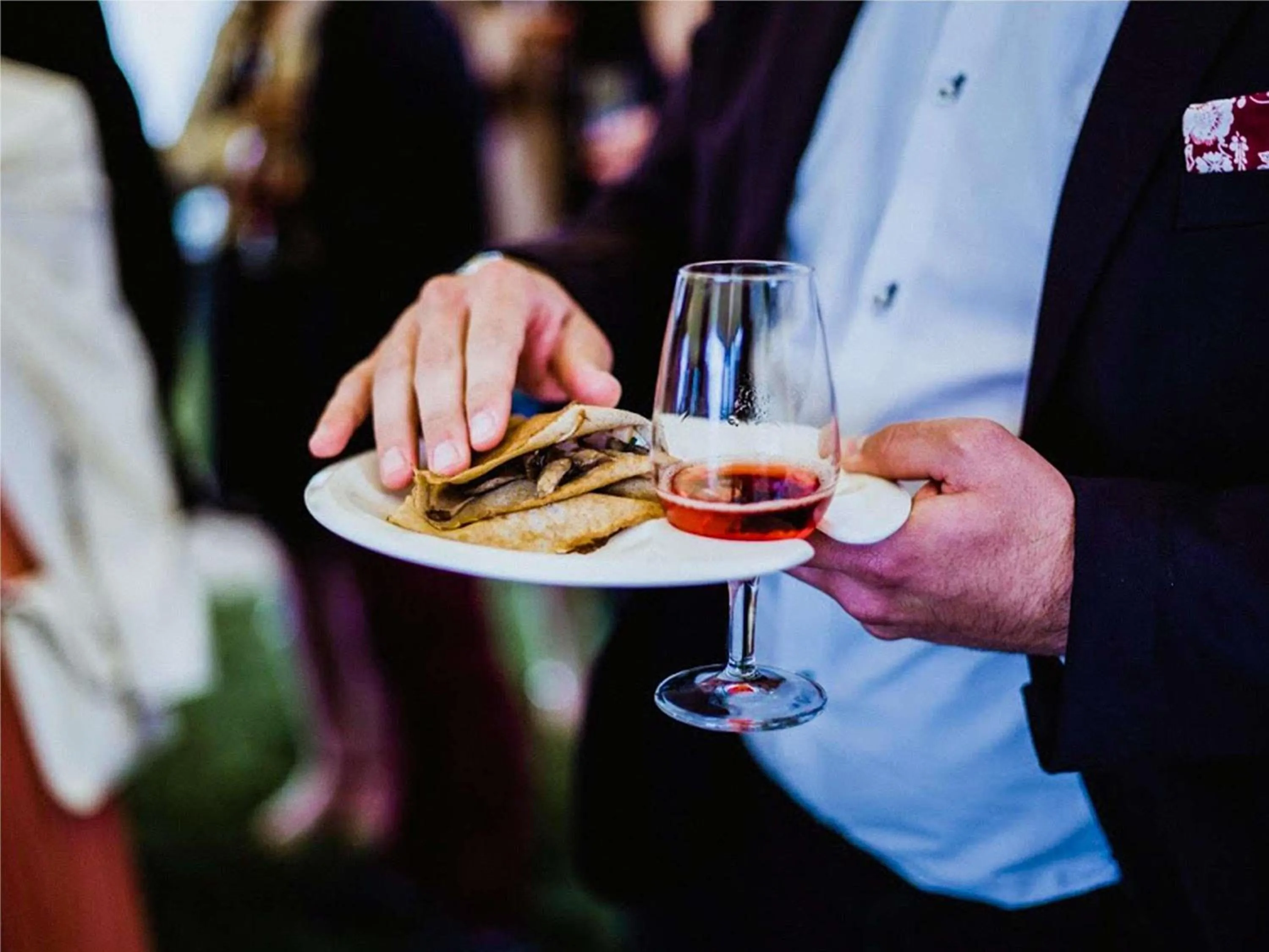 wedding in ibis Beaune La Ferme Aux Vins