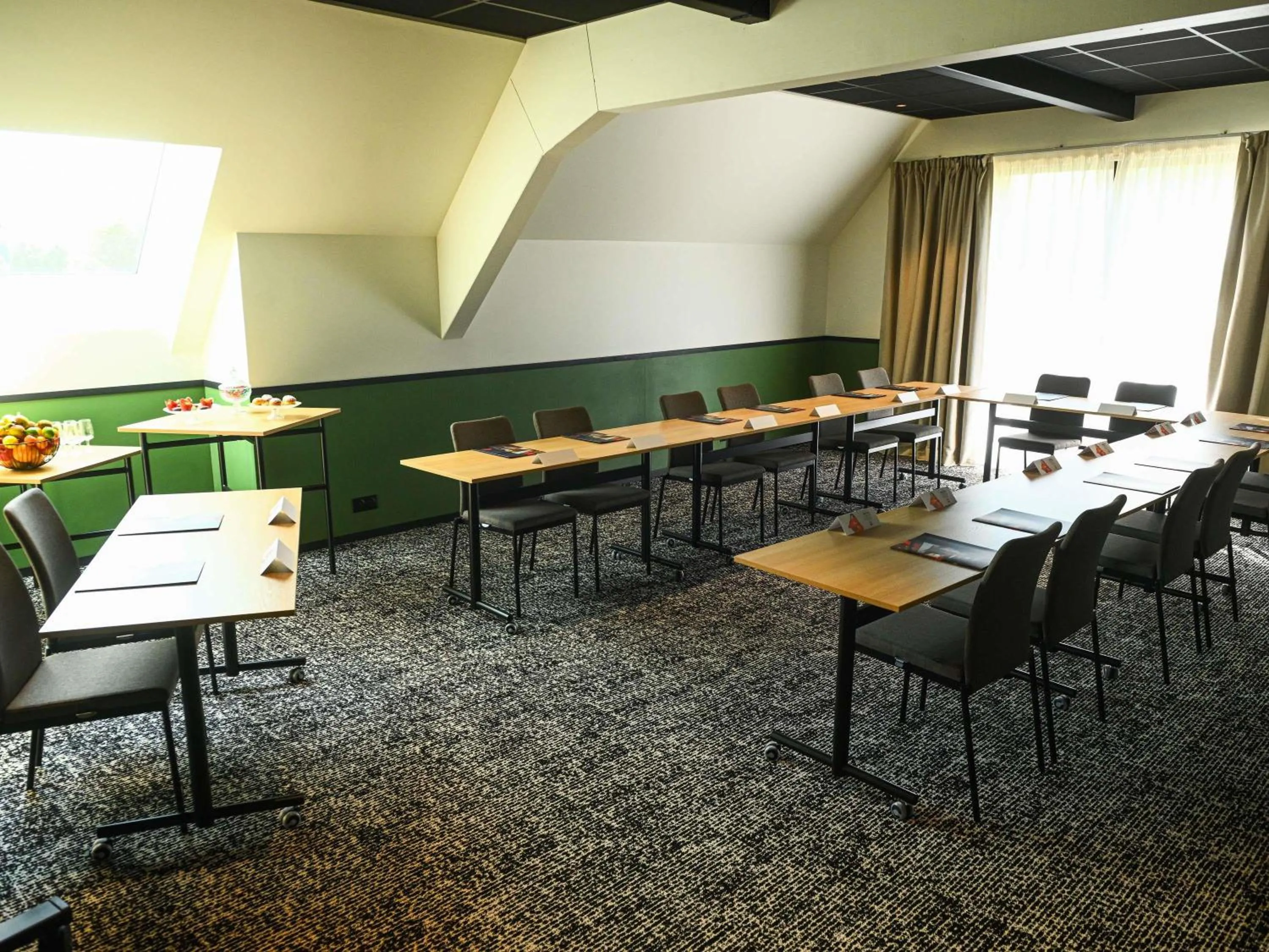 Meeting/conference room in ibis Beaune La Ferme Aux Vins
