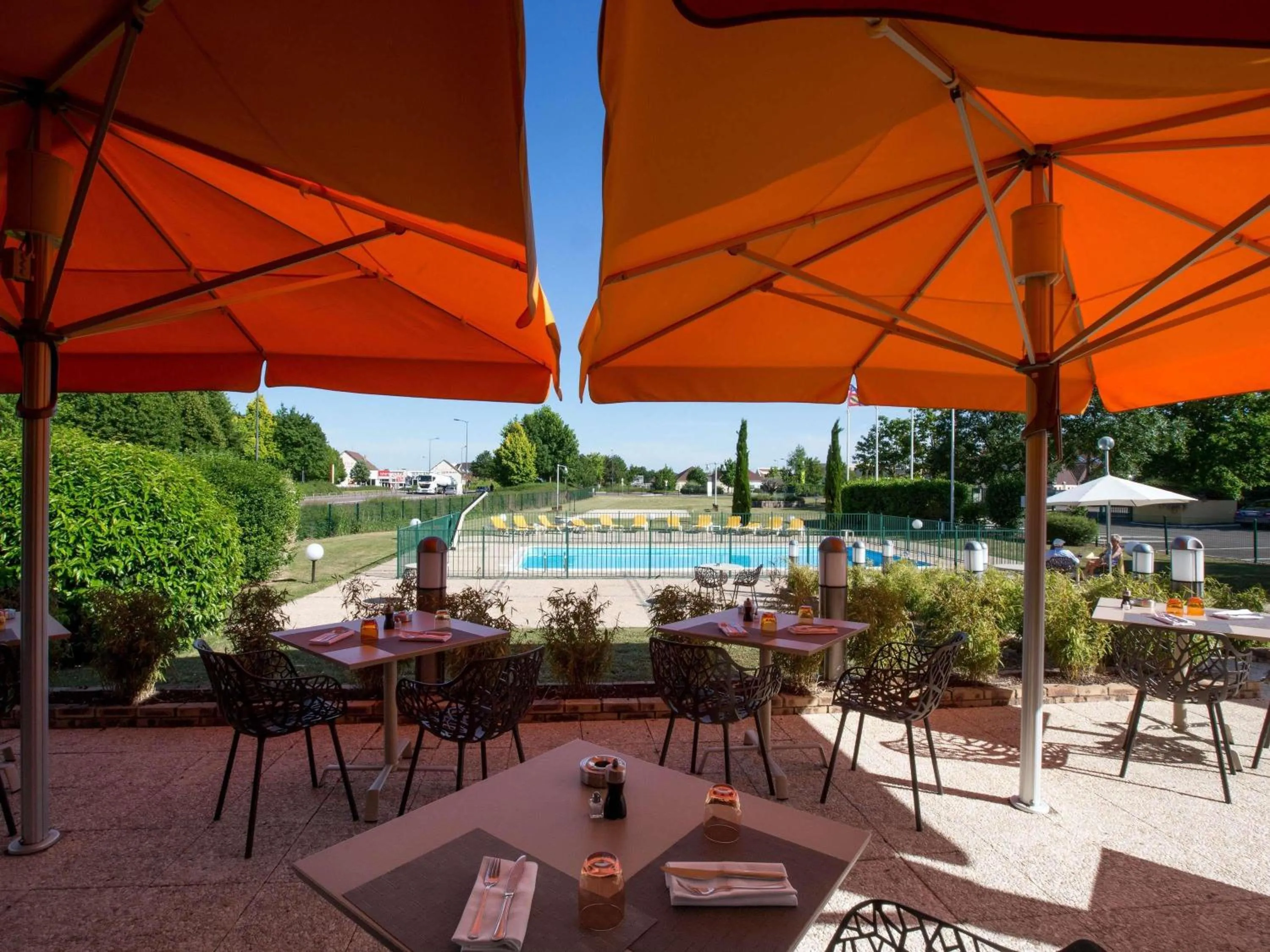 Pool view in ibis Beaune La Ferme Aux Vins