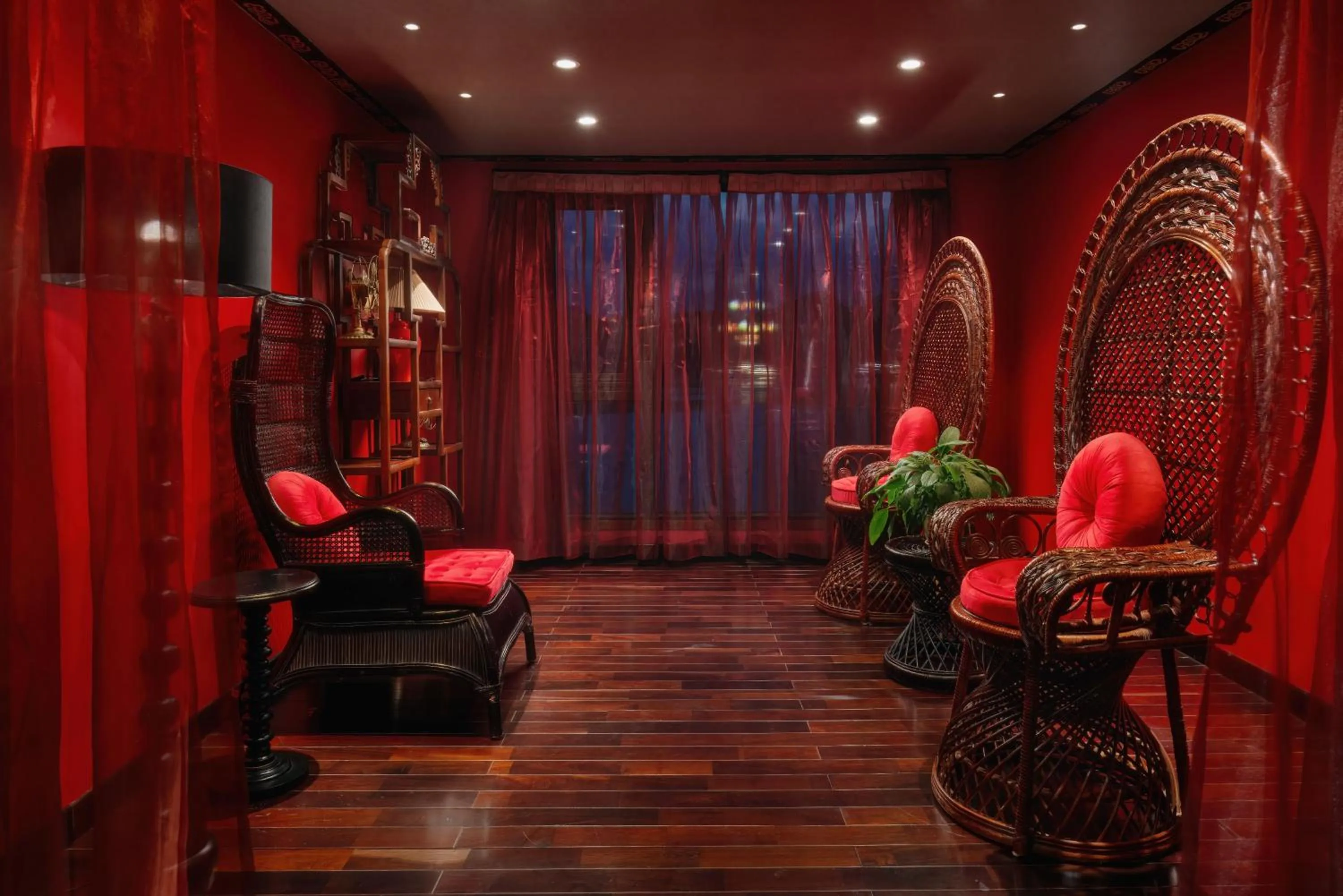 Library in Indochine Cruise Lan Ha Bay