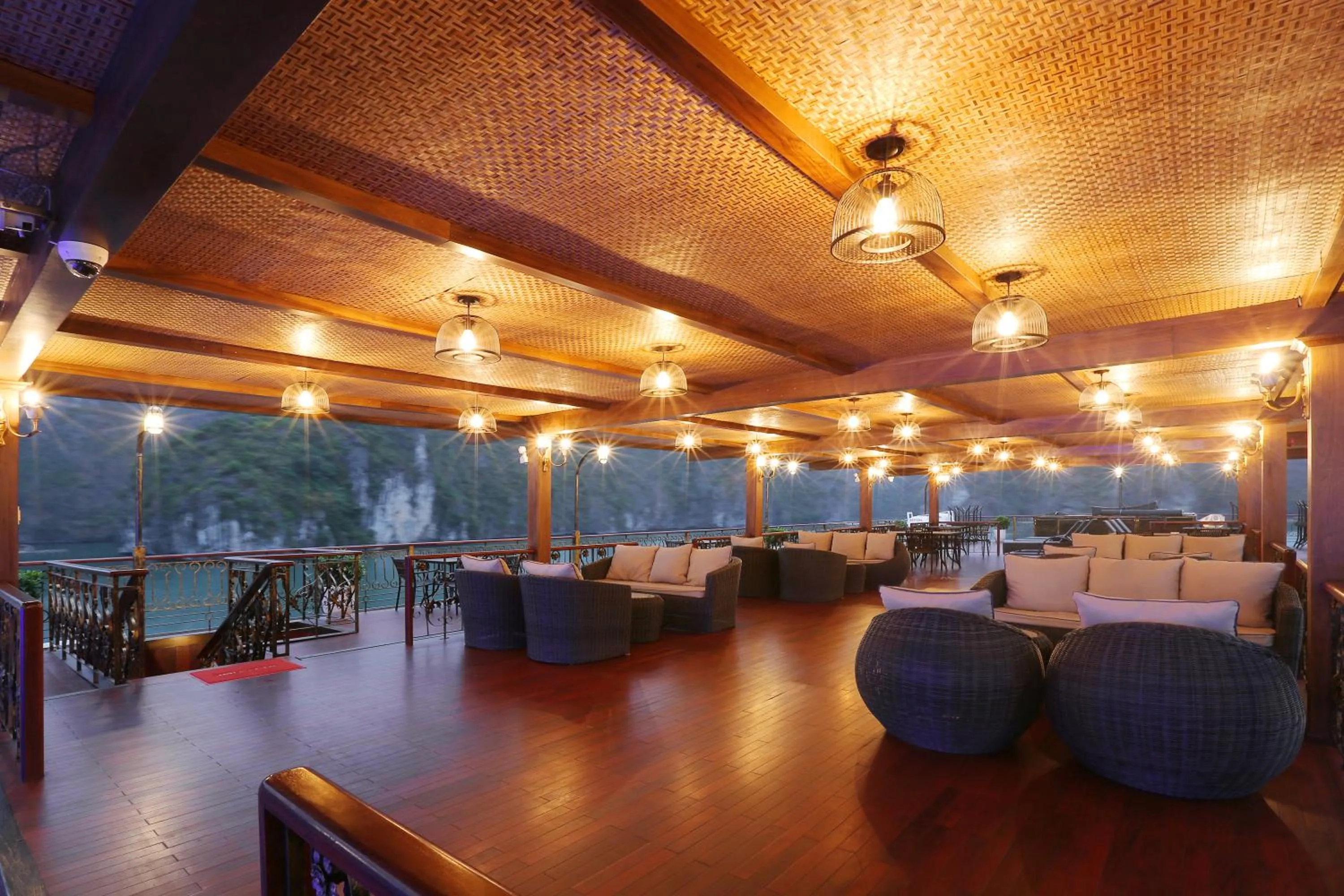 Lounge or bar in Indochine Cruise Lan Ha Bay
