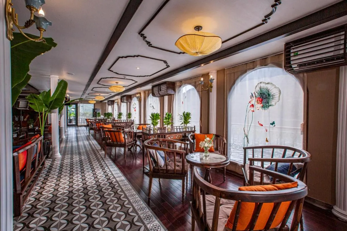 Lounge or bar in Indochine Cruise Lan Ha Bay